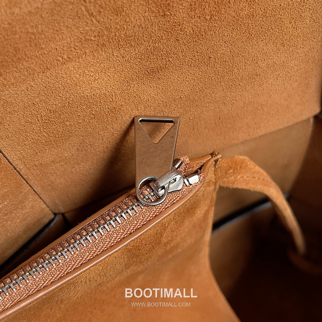 Bottega Veneta Arco Intrecciato Calfskin Leather Tote Bag 보테가베네타 아르코 인트레치아토 카프스킨 토트백 47cm 8