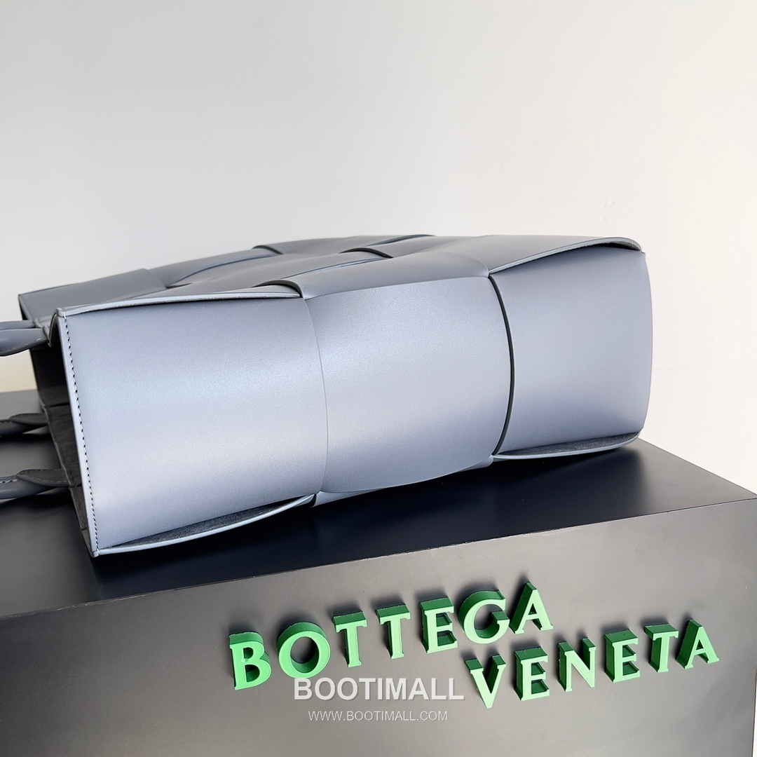 Bottega Veneta Arco Intrecciato Calfskin Leather Tote Bag 보테가베네타 아르코 인트레치아토 카프스킨 토트백 47cm 2