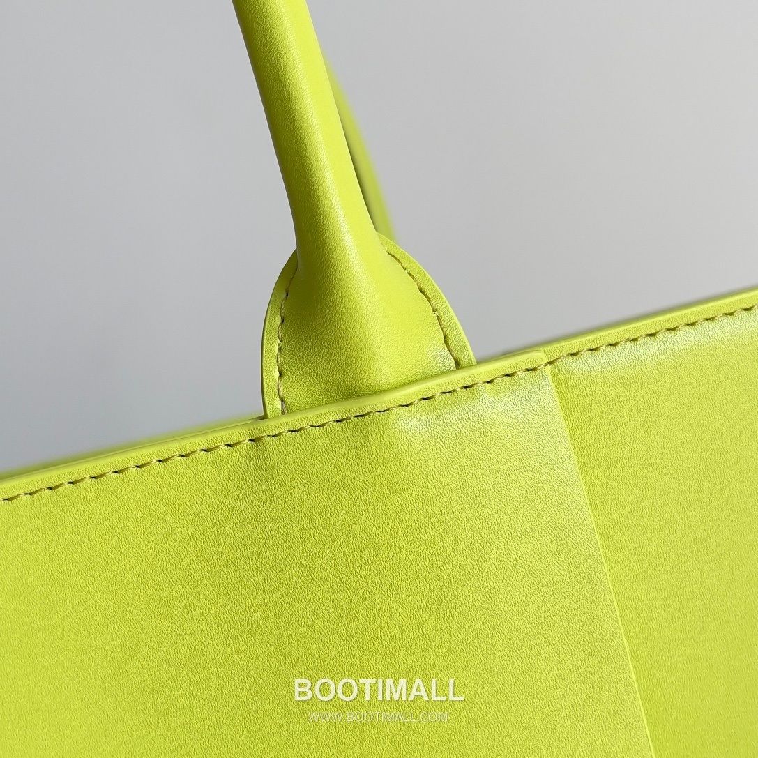 Bottega Veneta Arco Intrecciato Calfskin Leather Tote Bag 보테가베네타 아르코 인트레치아토 카프스킨 토트백 47cm 6