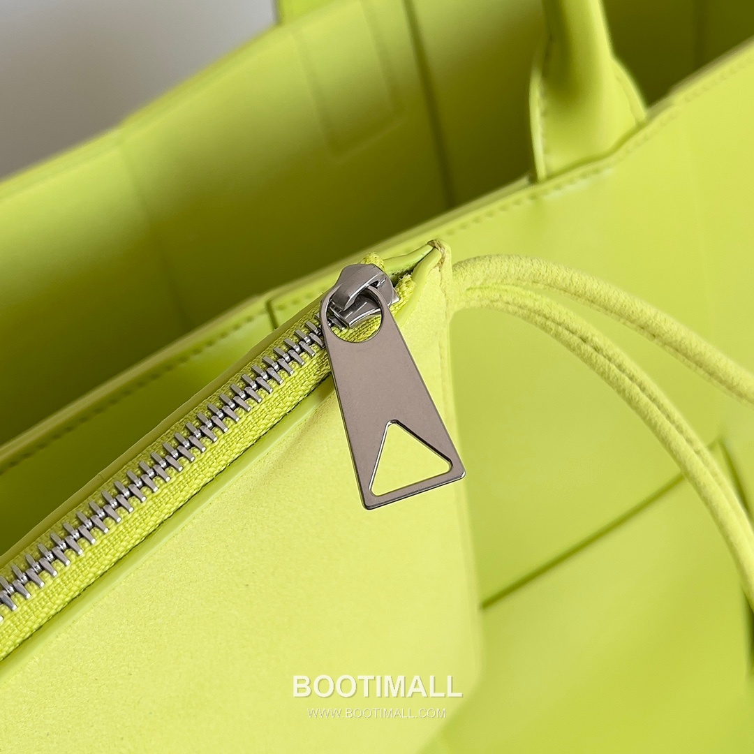 Bottega Veneta Arco Intrecciato Calfskin Leather Tote Bag 보테가베네타 아르코 인트레치아토 카프스킨 토트백 47cm 8