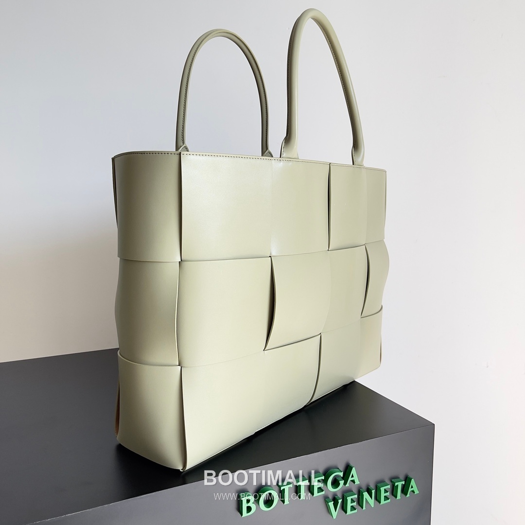 Bottega Veneta Arco Intrecciato Calfskin Leather Tote Bag 보테가베네타 아르코 인트레치아토 카프스킨 토트백 47cm 2