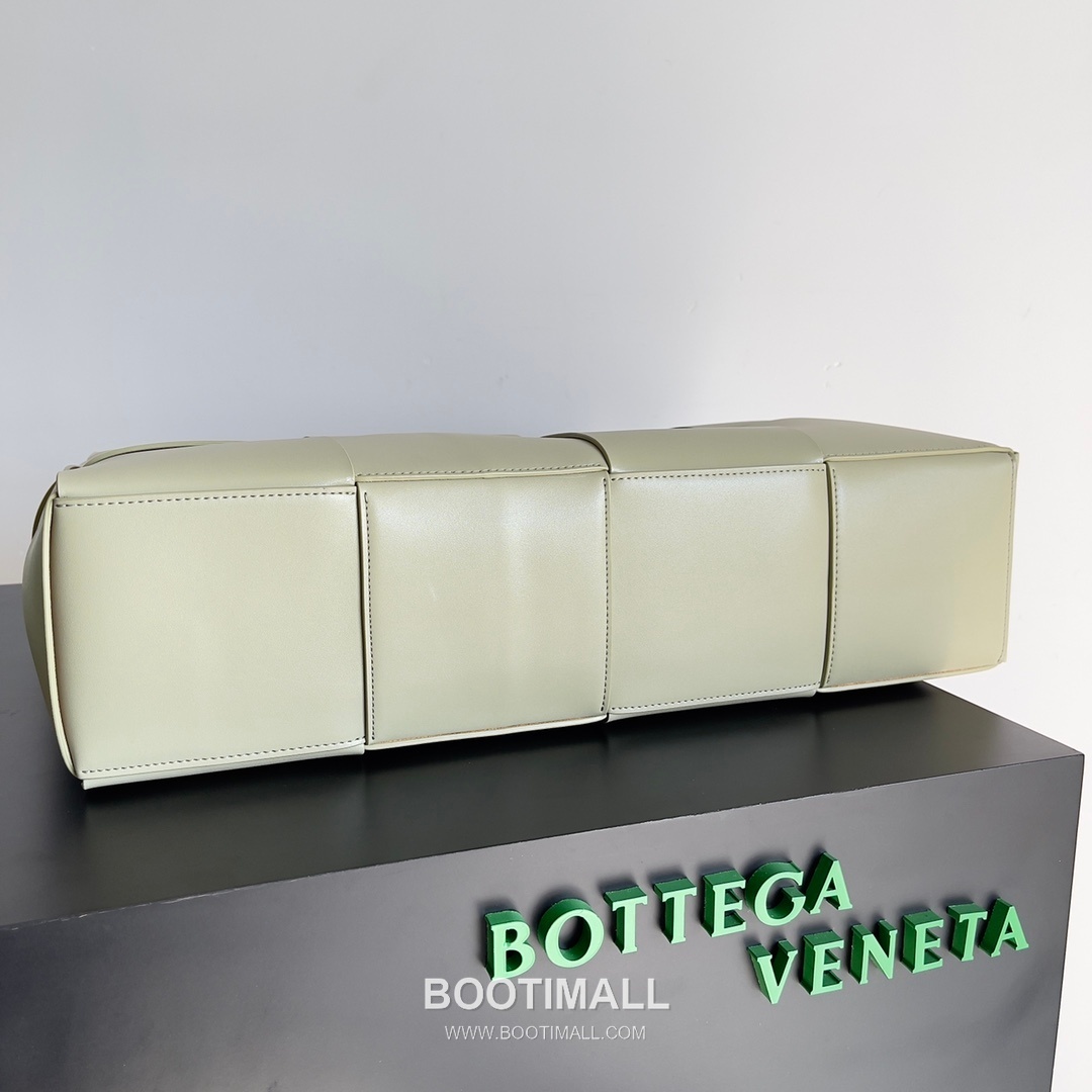 Bottega Veneta Arco Intrecciato Calfskin Leather Tote Bag 보테가베네타 아르코 인트레치아토 카프스킨 토트백 47cm 4