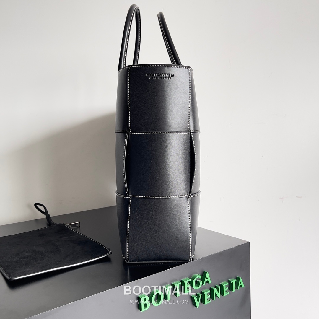 Bottega Veneta Arco Intrecciato Calfskin Leather Tote Bag 보테가베네타 아르코 인트레치아토 카프스킨 토트백 47cm 2