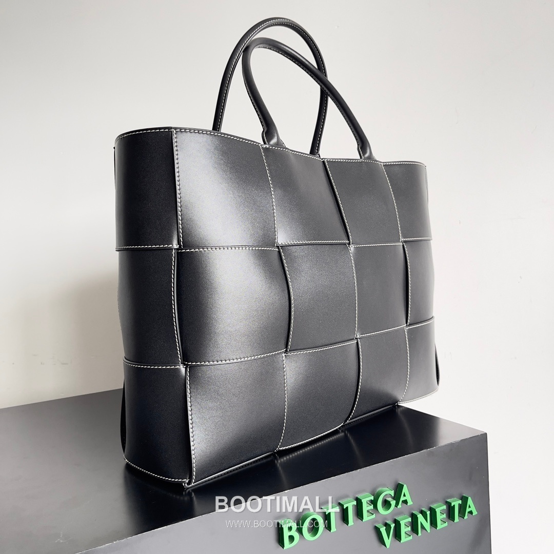 Bottega Veneta Arco Intrecciato Calfskin Leather Tote Bag 보테가베네타 아르코 인트레치아토 카프스킨 토트백 47cm 3