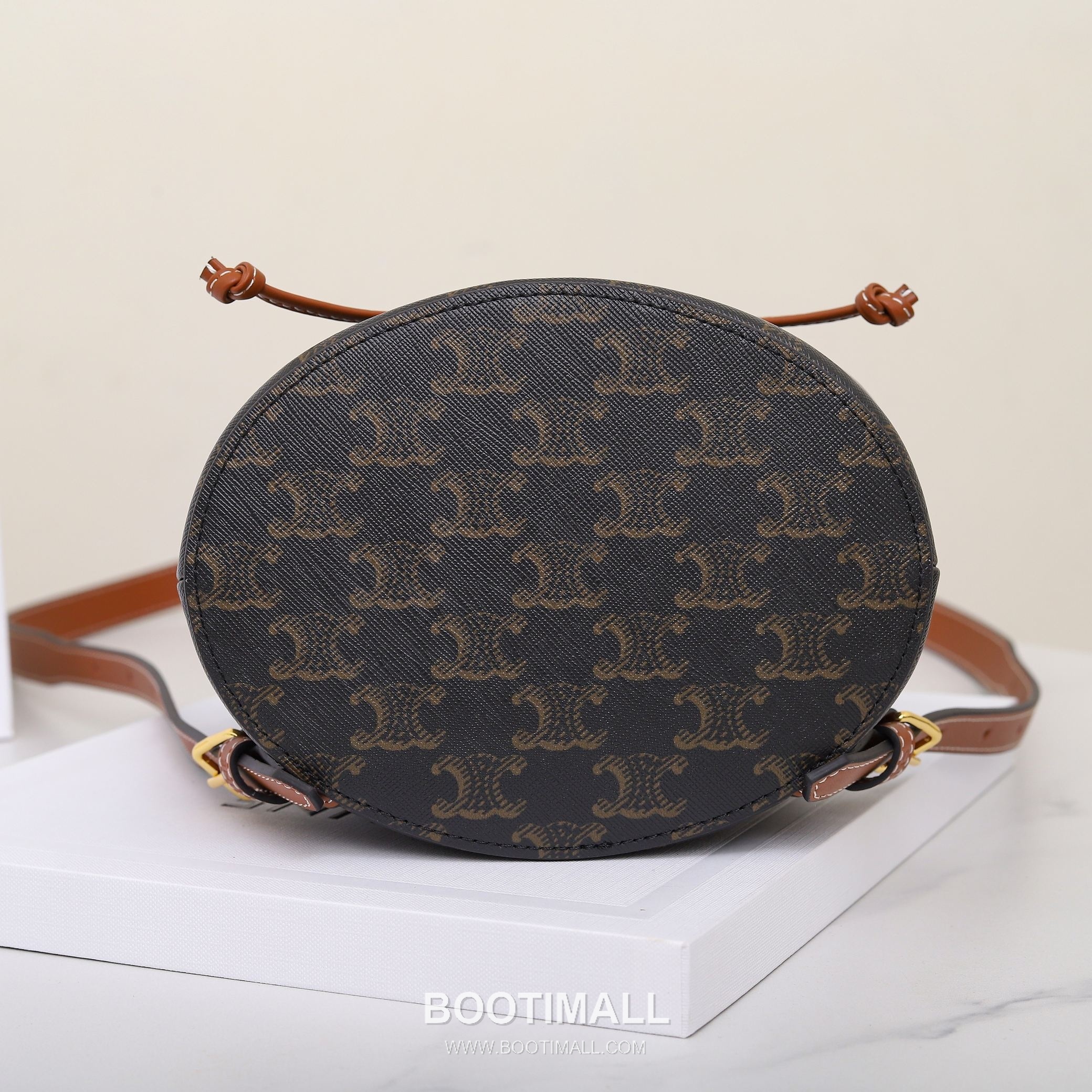 Celine Bonnie Triomphe Flap 118702 Italian Cowhide Backpack 셀린느 보니 트리옹프 플랩 118702 이탈리아 소가죽 백팩 25cm 15