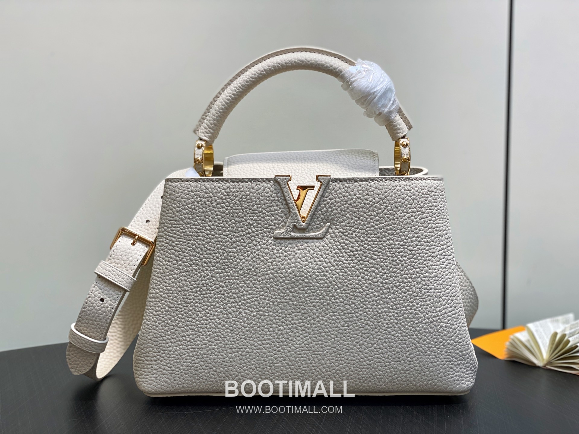 Louis Vuitton Capucines BB Taurillon Leather Top Handle Bag M24545 루이비통 카퓌신 BB 토리용 레더 탑핸들백 27cm 1