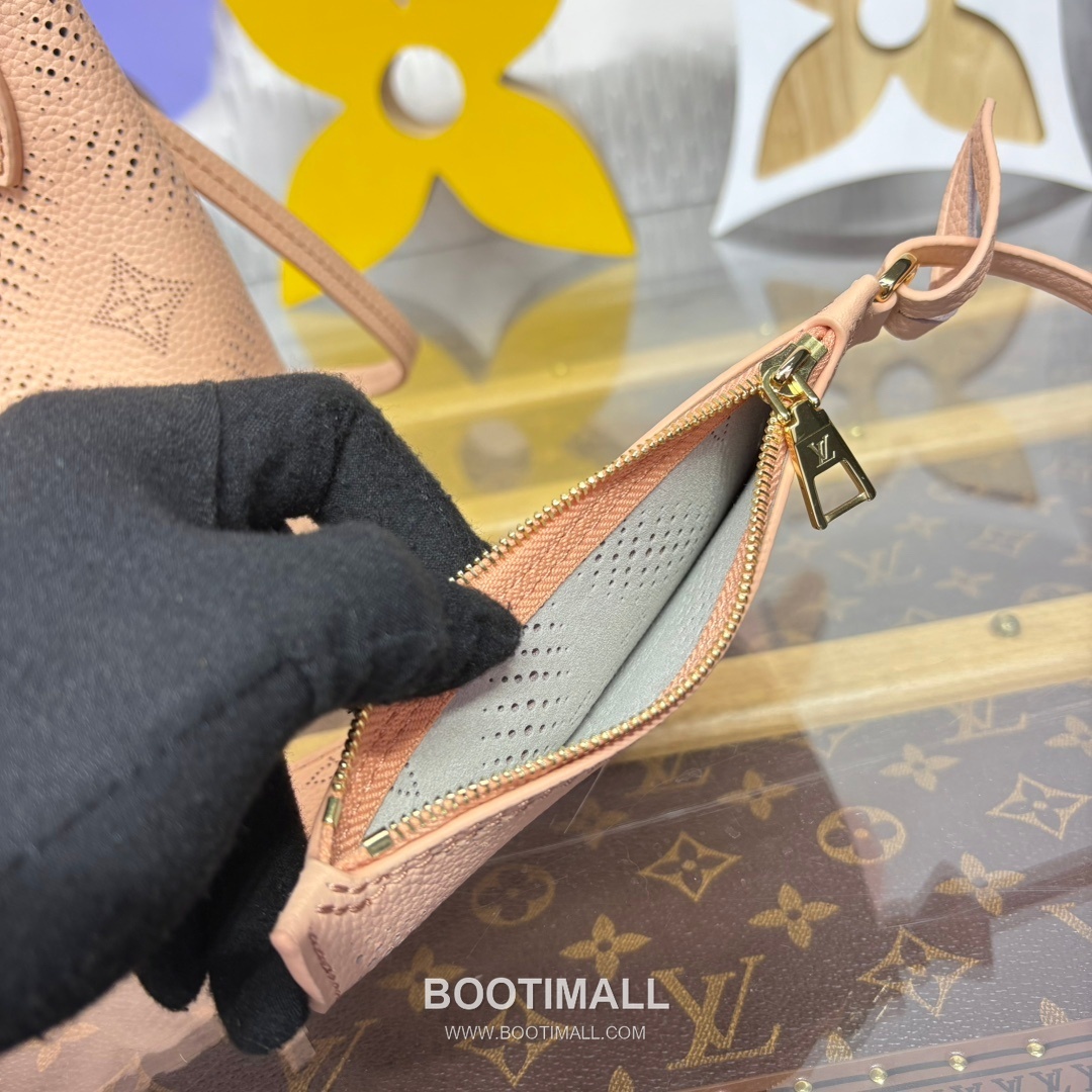 Louis Vuitton Blossom Mahina Perforated Monogram Calfskin Leather Bag M13839 루이비통 블로썸 마히나 퍼포레이티드 모노그램 카프스킨 숄더백 20cm 13