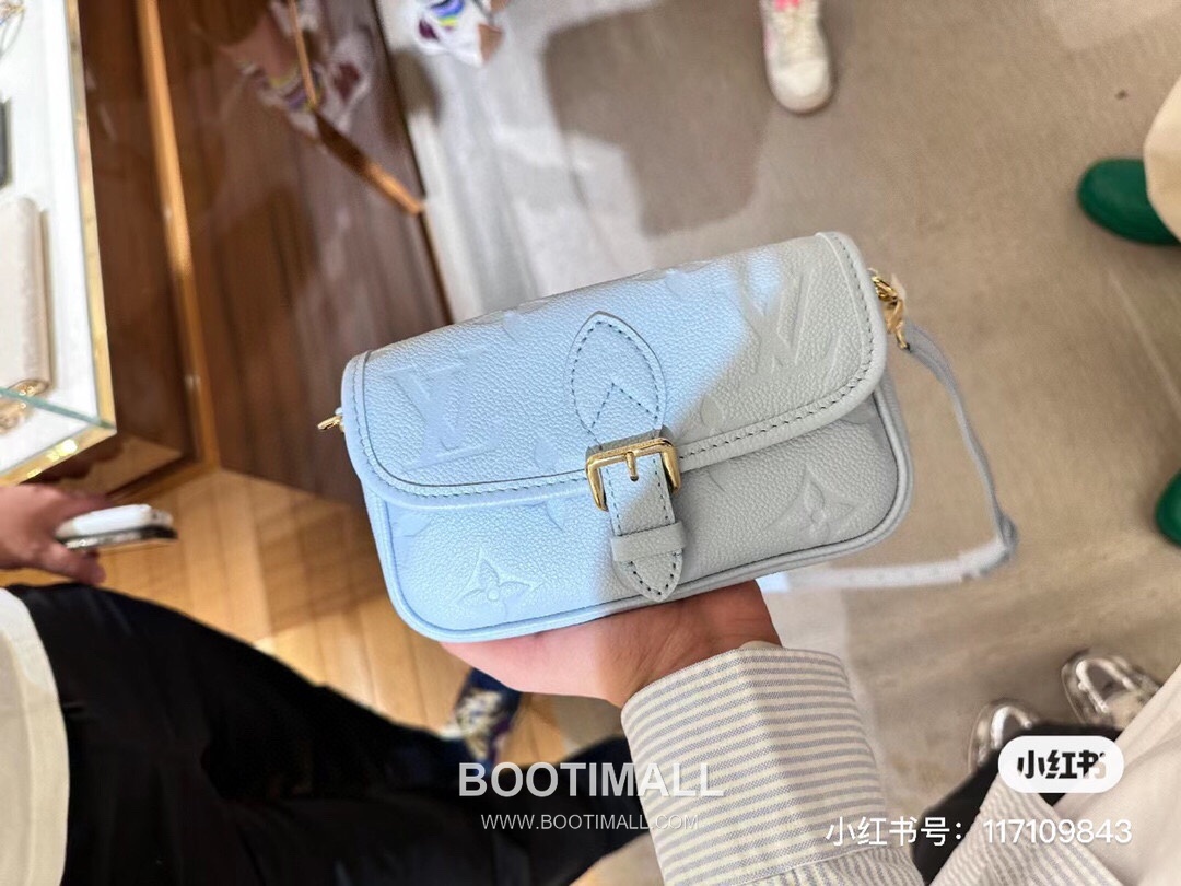 Louis Vuitton Nano Diane Monogram Empreinte Leather Shoulder Bag 루이비통 나노 다이앤 모노그램 앙프렝뜨 숄더백 19cm 4