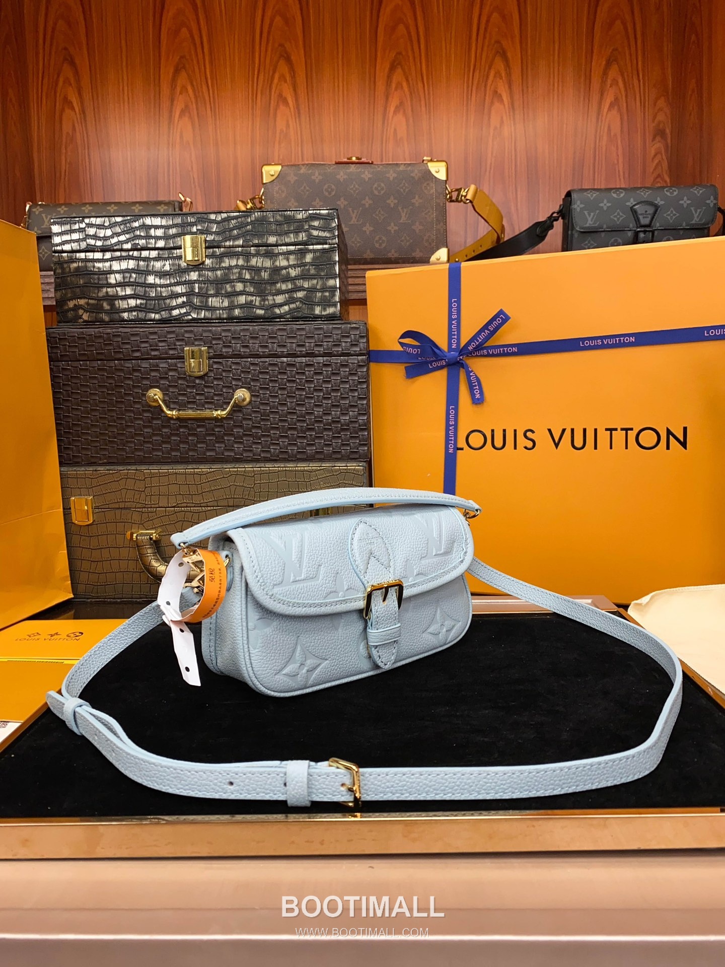 Louis Vuitton Nano Diane Monogram Empreinte Leather Shoulder Bag 루이비통 나노 다이앤 모노그램 앙프렝뜨 숄더백 19cm 8