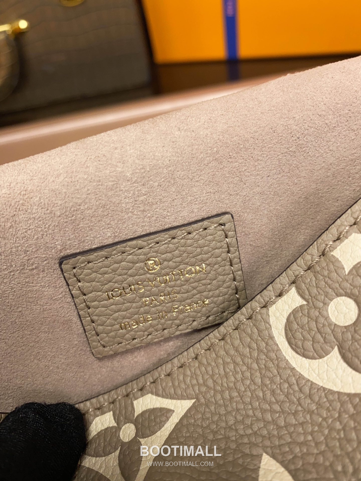 Louis Vuitton Nano Diane Monogram Empreinte Leather Shoulder Bag 루이비통 나노 다이앤 모노그램 앙프렝뜨 숄더백 19cm 18