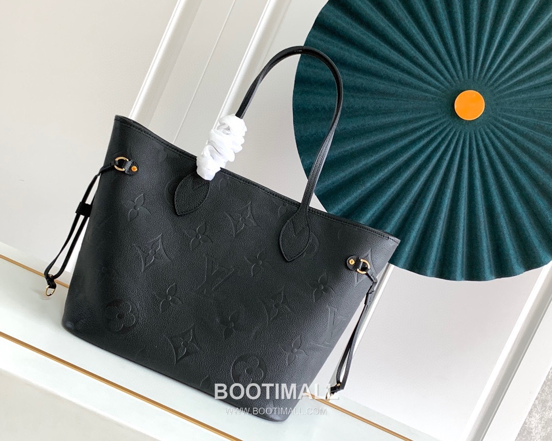 Louis Vuitton Neverfull MM M45686 Embossed Leather Tote Bag 루이비통 네버풀 MM 엠보스드 가죽 토트백 32cm

--- 1