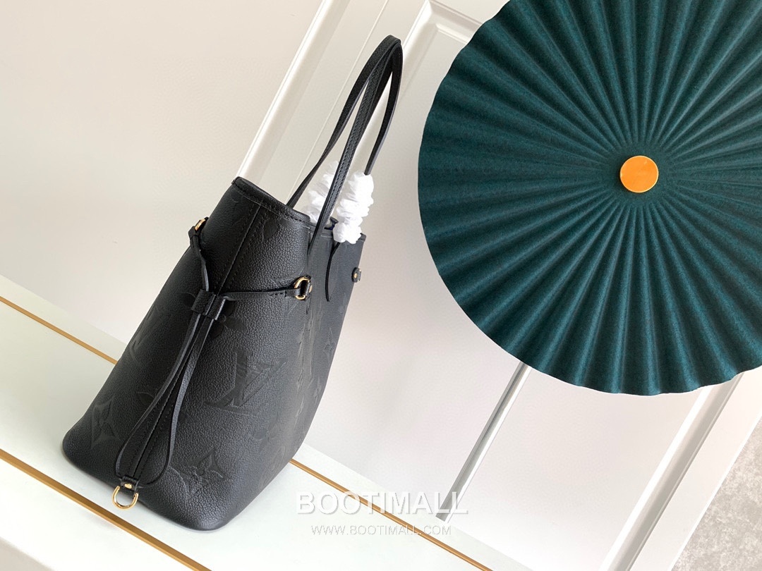 Louis Vuitton Neverfull MM M45686 Embossed Leather Tote Bag 루이비통 네버풀 MM 엠보스드 가죽 토트백 32cm

--- 2