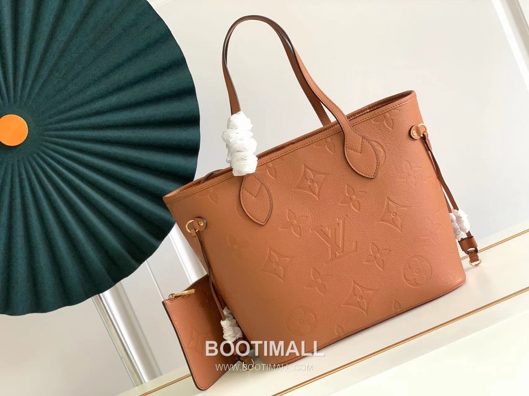 Louis Vuitton Neverfull MM M45686 Embossed Leather Tote Bag 루이비통 네버풀 MM 엠보스드 가죽 토트백 32cm

--- 1