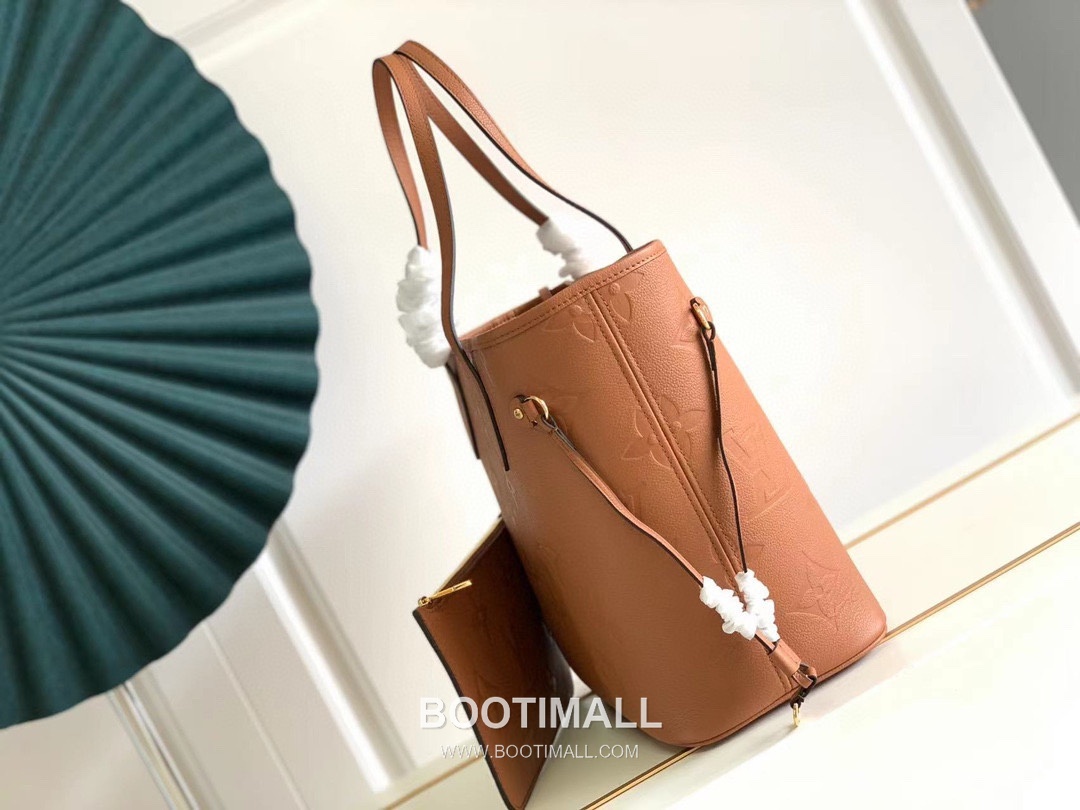 Louis Vuitton Neverfull MM M45686 Embossed Leather Tote Bag 루이비통 네버풀 MM 엠보스드 가죽 토트백 32cm

--- 2