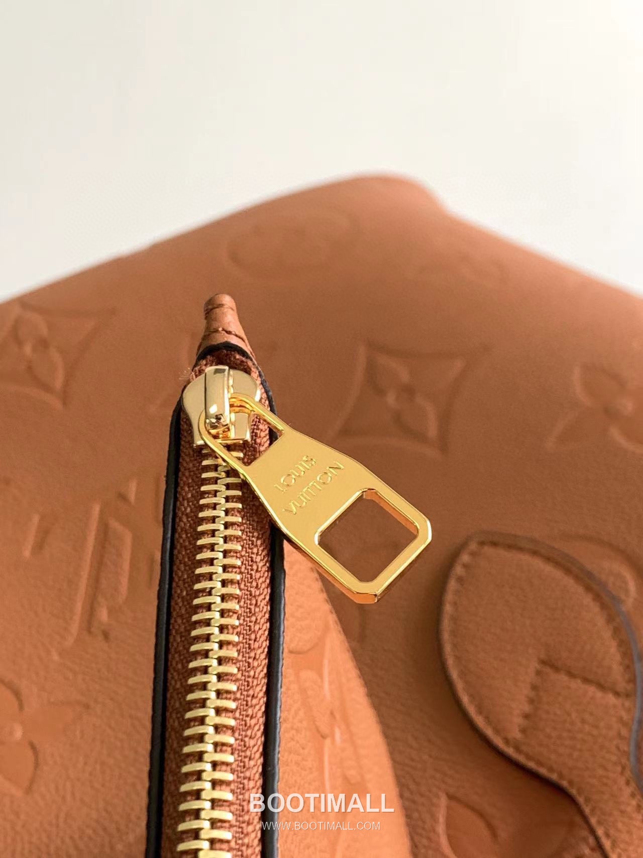 Louis Vuitton Neverfull MM M45686 Embossed Leather Tote Bag 루이비통 네버풀 MM 엠보스드 가죽 토트백 32cm

--- 7