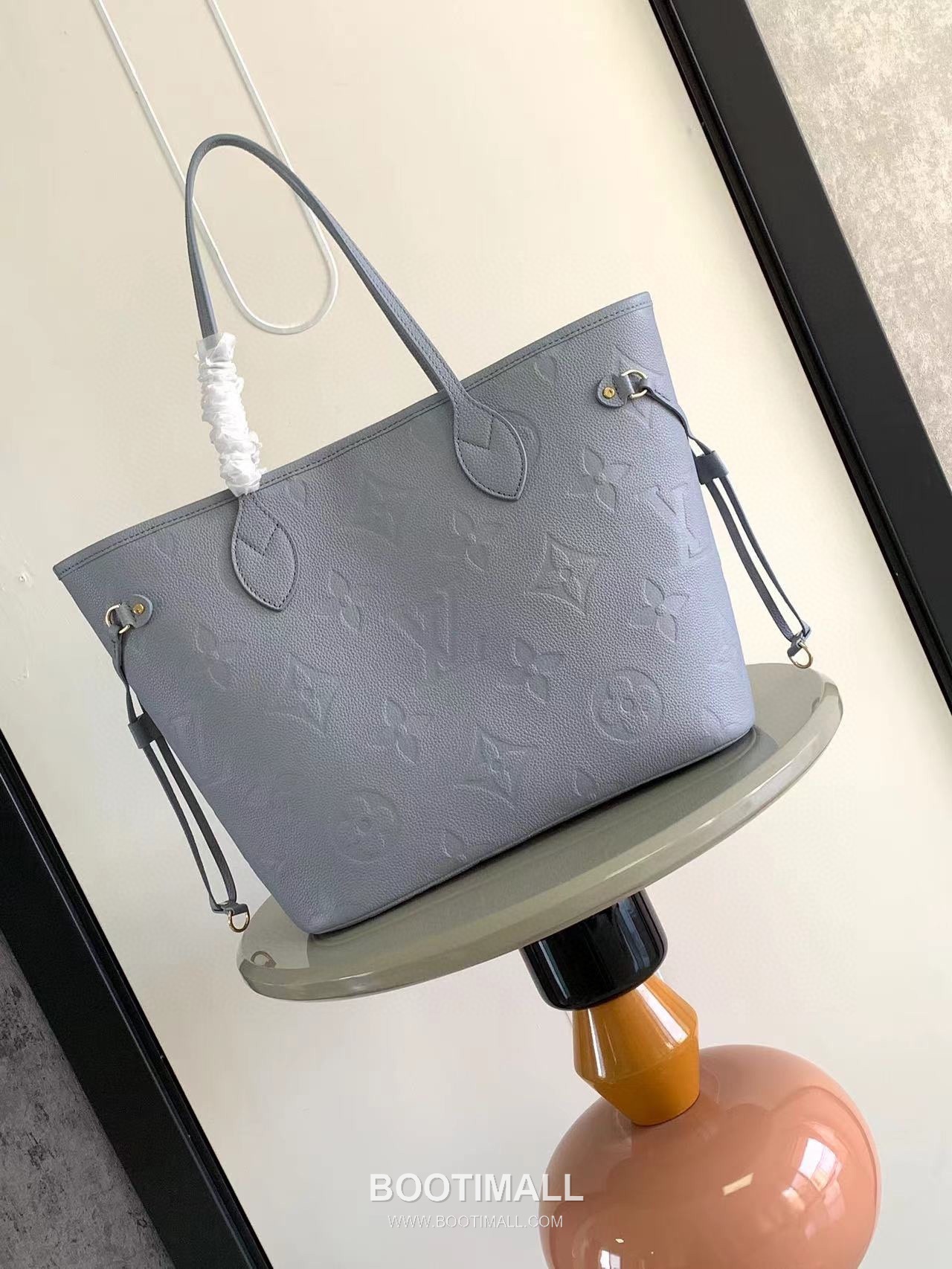 Louis Vuitton Neverfull MM M45686 Embossed Leather Tote Bag 루이비통 네버풀 MM 엠보스드 가죽 토트백 32cm

--- 3