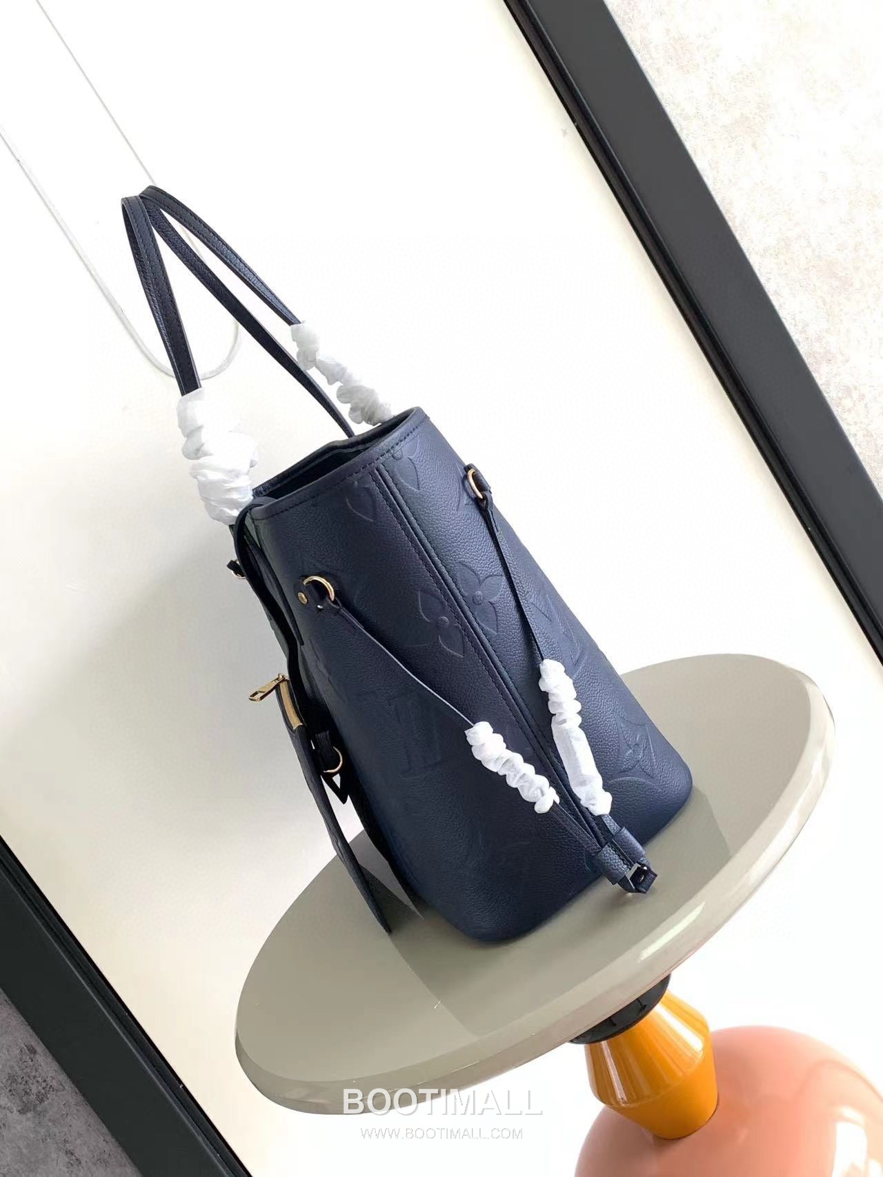 Louis Vuitton Neverfull MM M45686 Embossed Leather Tote Bag 루이비통 네버풀 MM 엠보스드 가죽 토트백 32cm

--- 2