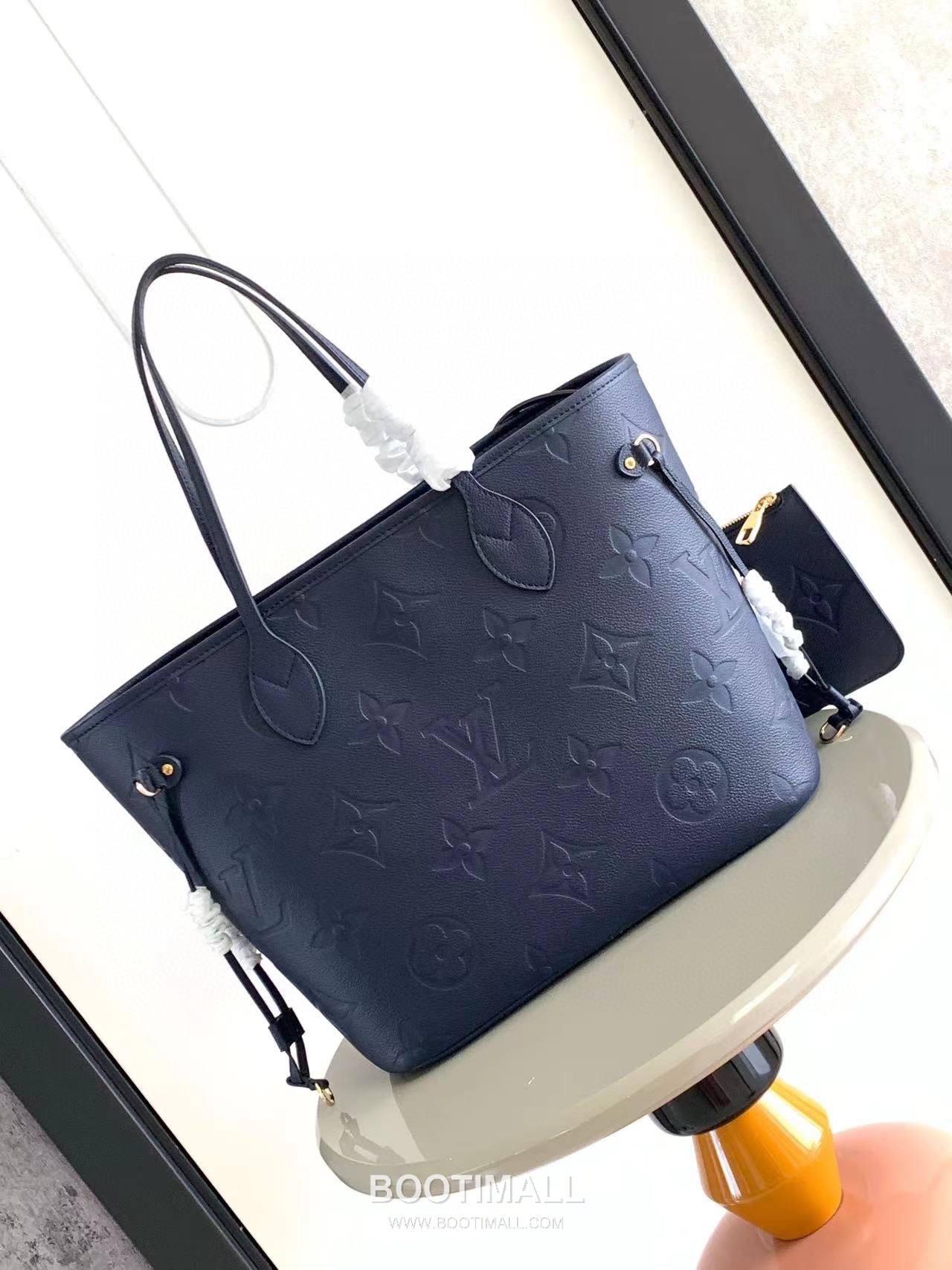 Louis Vuitton Neverfull MM M45686 Embossed Leather Tote Bag 루이비통 네버풀 MM 엠보스드 가죽 토트백 32cm

--- 3