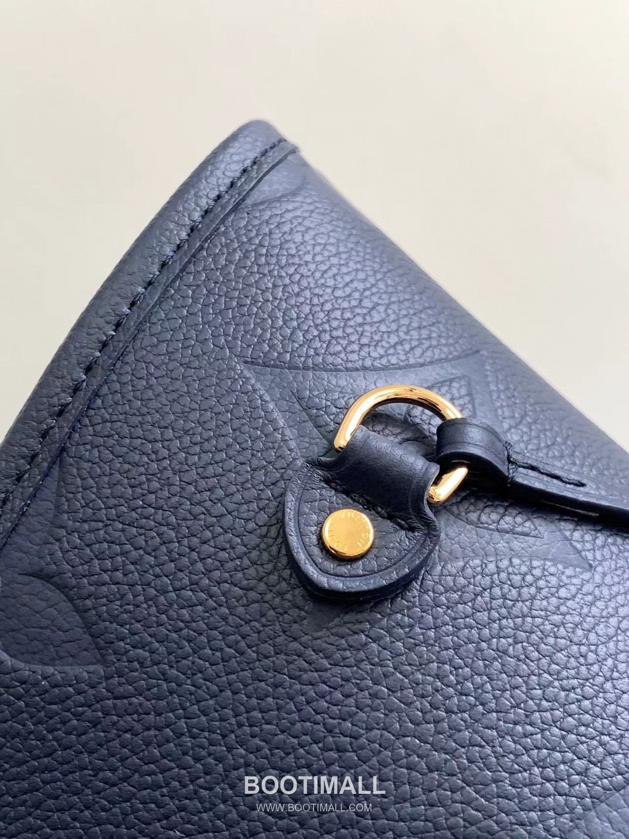 Louis Vuitton Neverfull MM M45686 Embossed Leather Tote Bag 루이비통 네버풀 MM 엠보스드 가죽 토트백 32cm

--- 5