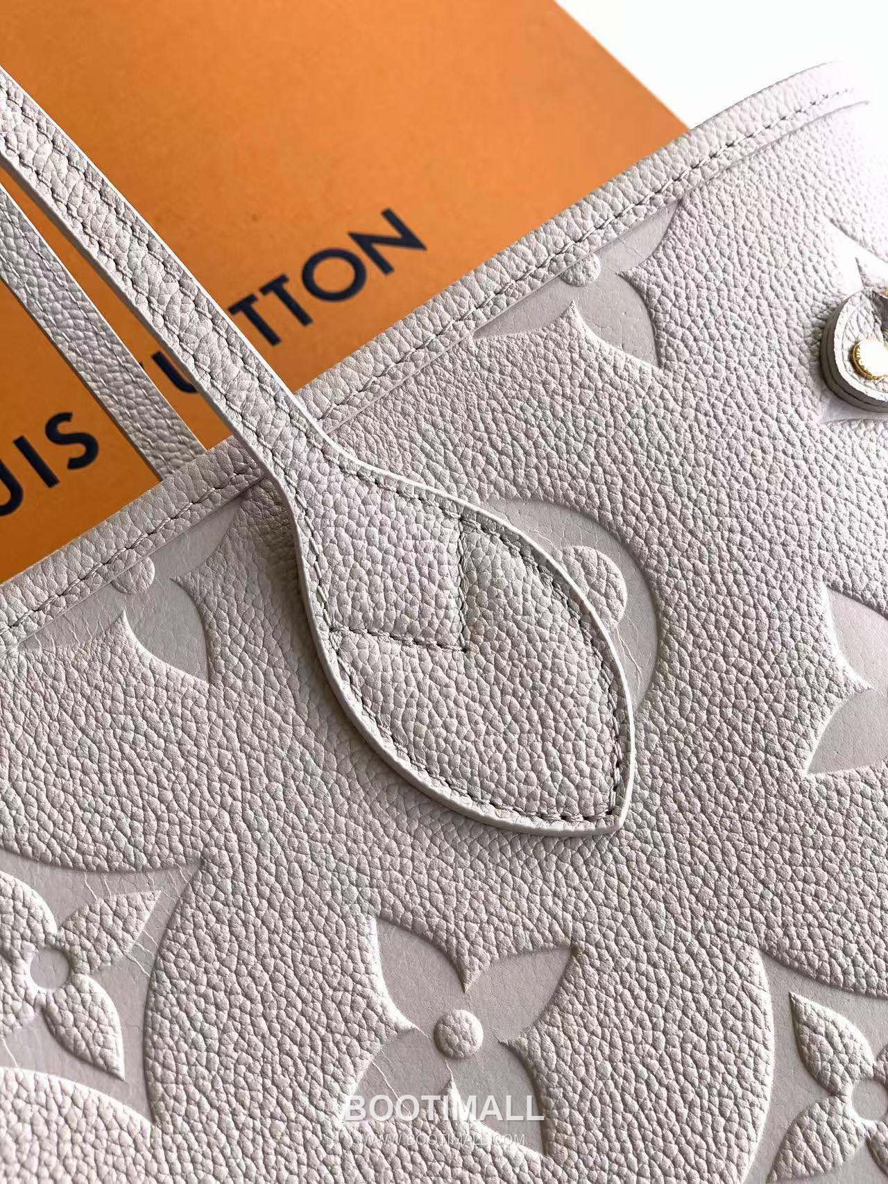 Louis Vuitton Neverfull MM M45686 Embossed Leather Tote Bag 루이비통 네버풀 MM 엠보스드 가죽 토트백 32cm

--- 5