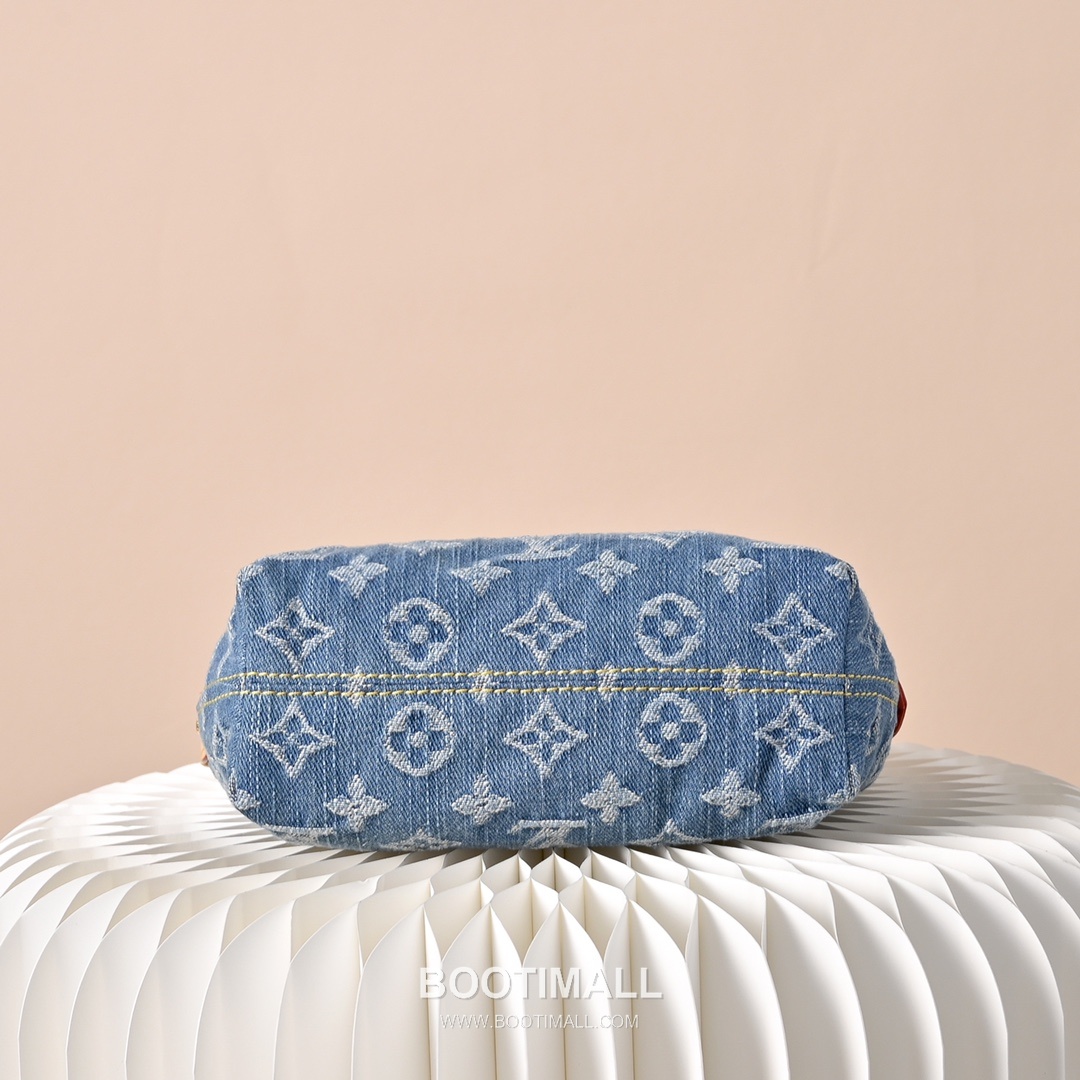 Louis Vuitton Hills Pochette M82949 Monogram Empreinte Denim Shoulder Bag 루이비통 힐스 포쉐트 모노그램 앙프렝뜨 데님 숄더백 20.5cm 9