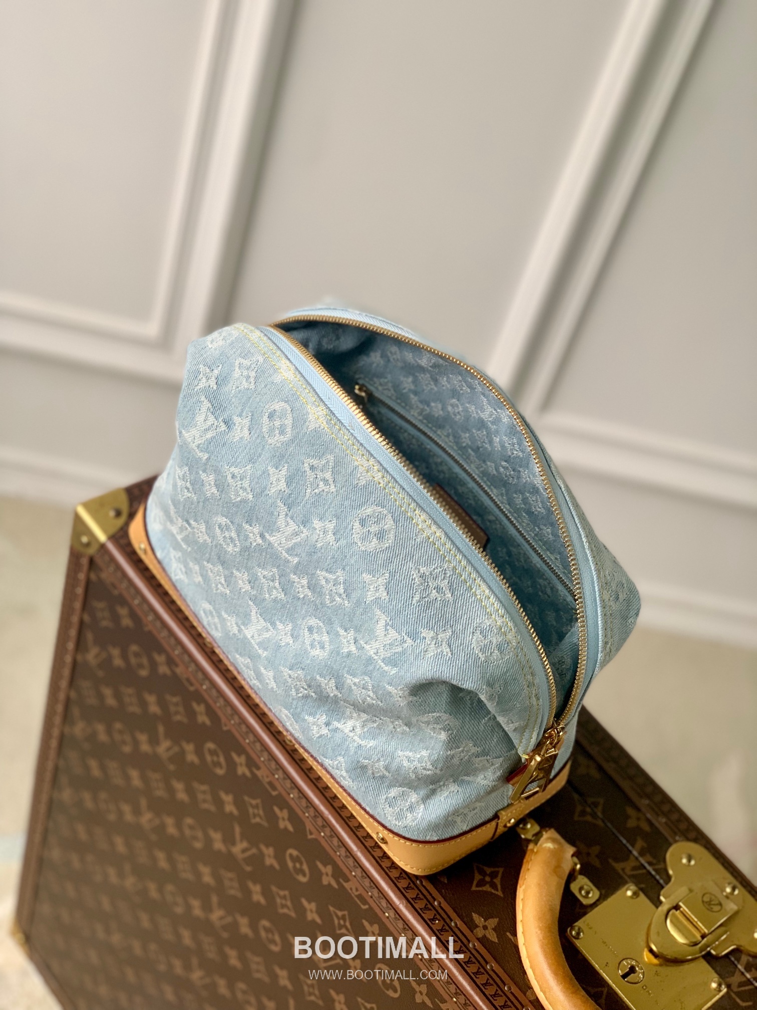 Louis Vuitton Pochette Cosmétique M24317 Monogram Denim Canvas Cosmetic Pouch 루이비통 포쉐트 코스메틱 모노그램 데님 캔버스 코스메틱 파우치 27cm 9
