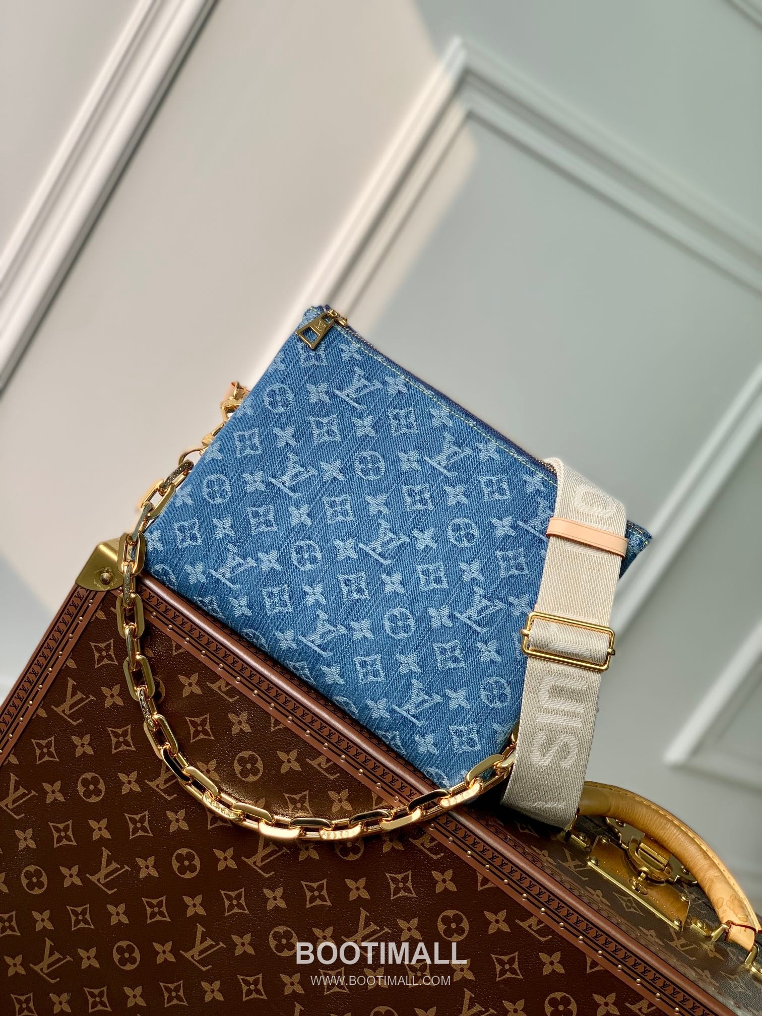 Louis Vuitton Coussin PM M24564 Monogram Denim Canvas Shoulder Bag 루이비통 쿠션 PM 모노그램 데님 캔버스 숄더백 26cm 2