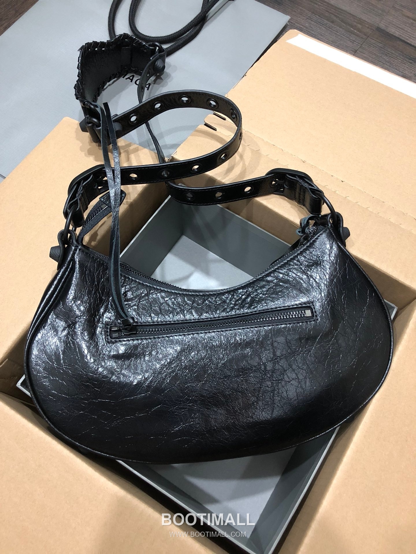 Balenciaga Le Cagole Large Hobo Bag Leather Shoulder & Crossbody Bag 발렌시아가 르 카골 라지 호보백 레더 숄더 크로스백 33cm 2
