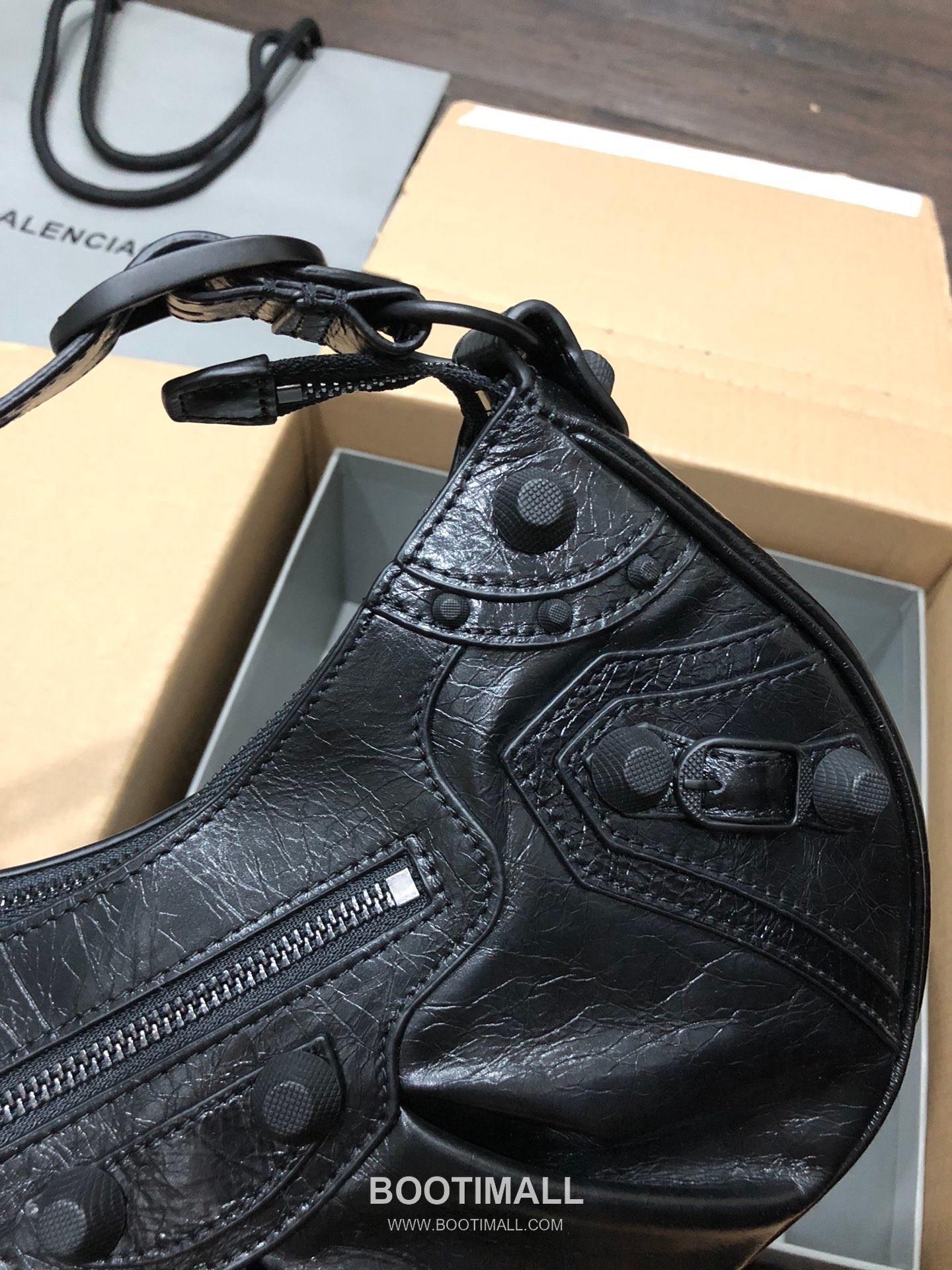 Balenciaga Le Cagole Large Hobo Bag Leather Shoulder & Crossbody Bag 발렌시아가 르 카골 라지 호보백 레더 숄더 크로스백 33cm 3