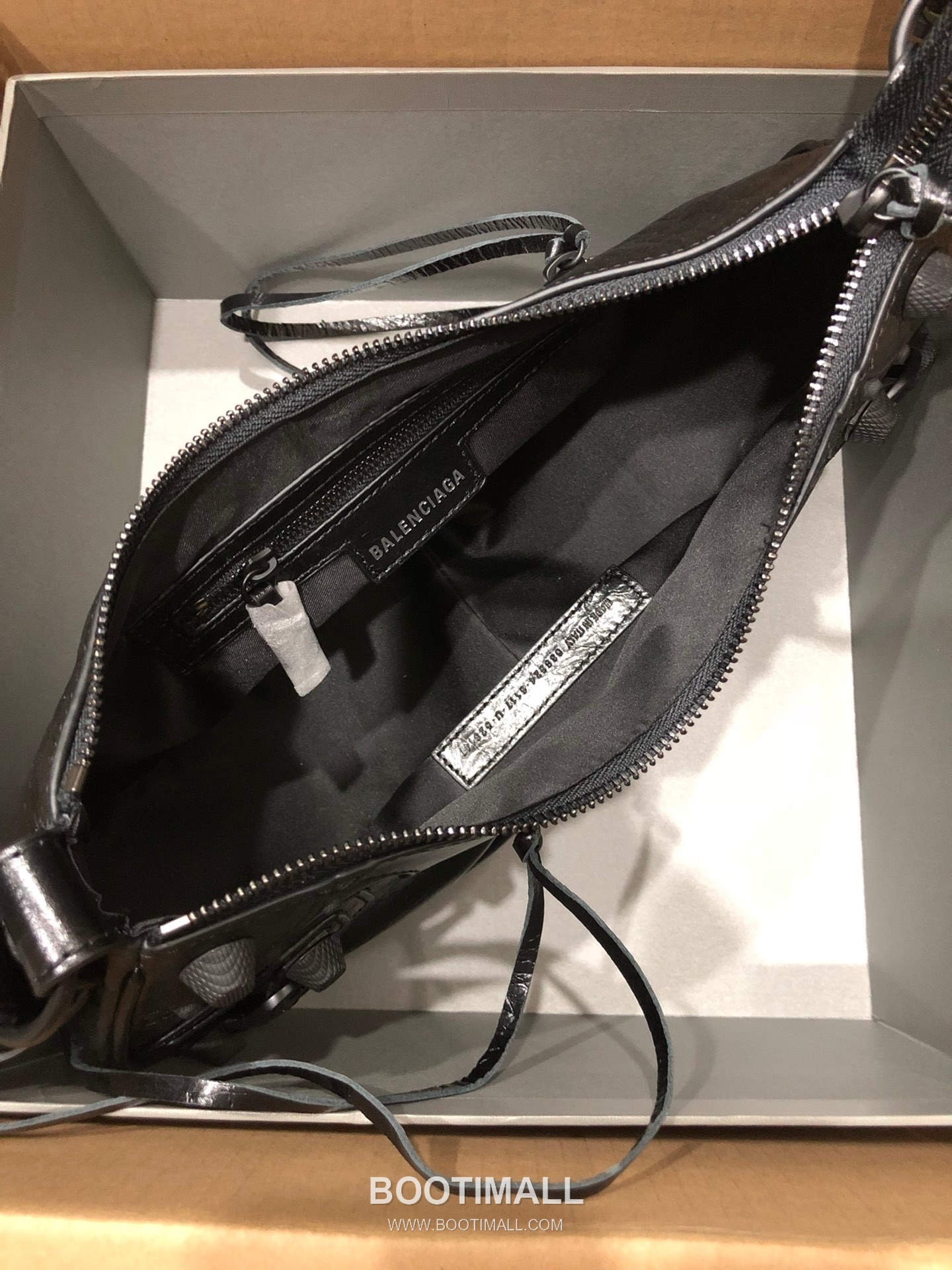 Balenciaga Le Cagole Large Hobo Bag Leather Shoulder & Crossbody Bag 발렌시아가 르 카골 라지 호보백 레더 숄더 크로스백 33cm 7
