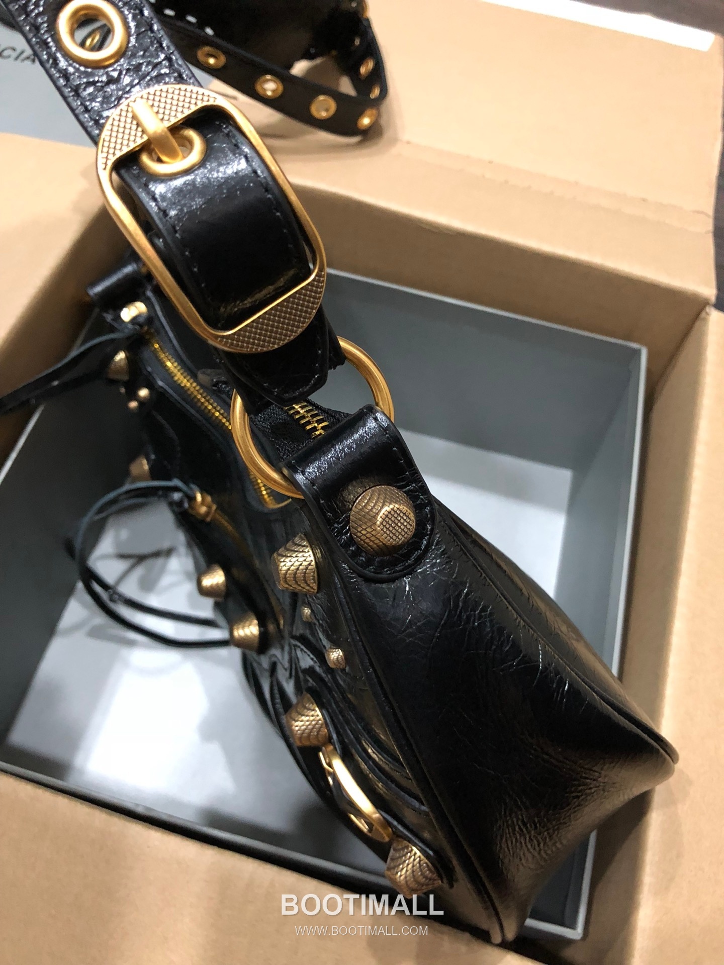 Balenciaga Le Cagole Large Hobo Bag Gold Hardware Leather Shoulder & Crossbody Bag 발렌시아가 르 카골 라지 호보백 골드 하드웨어 레더 숄더 크로스백 33cm 3