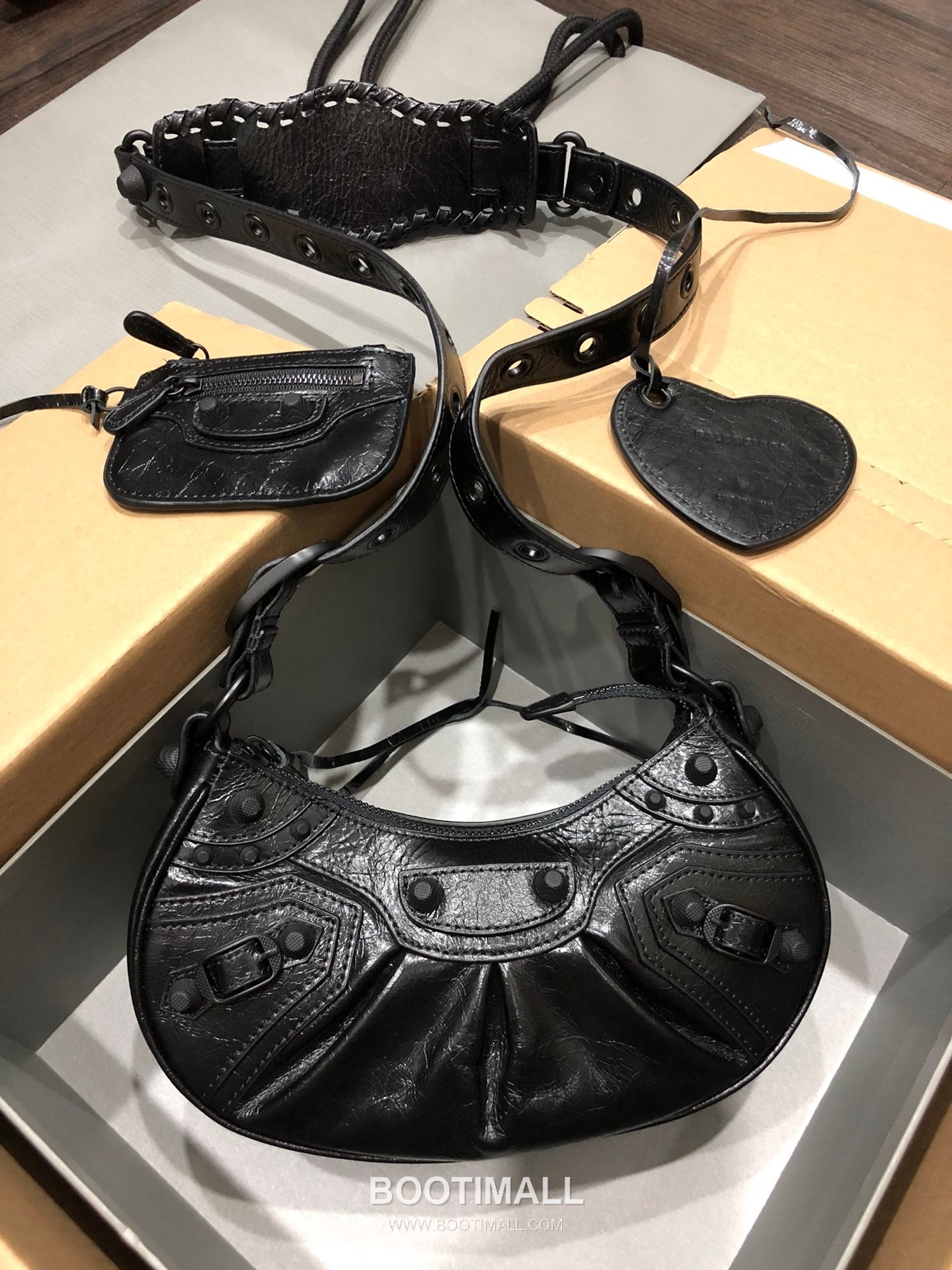 Balenciaga Le Cagole Large Hobo Bag Black Hardware Leather Shoulder & Crossbody Bag 발렌시아가 르 카골 라지 호보백 블랙 하드웨어 레더 숄더 크로스백 33cm 1