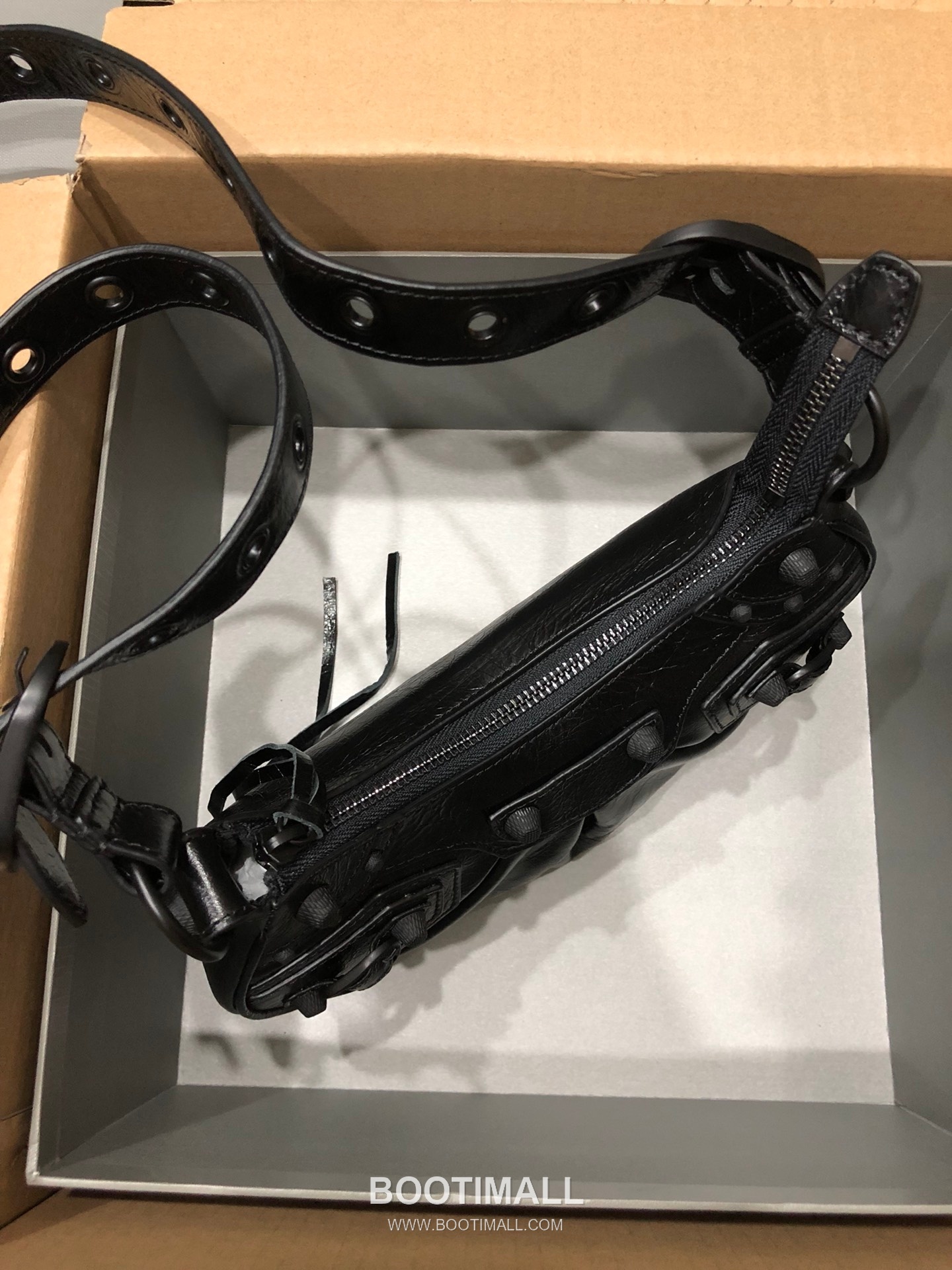 Balenciaga Le Cagole Large Hobo Bag Black Hardware Leather Shoulder & Crossbody Bag 발렌시아가 르 카골 라지 호보백 블랙 하드웨어 레더 숄더 크로스백 33cm 6