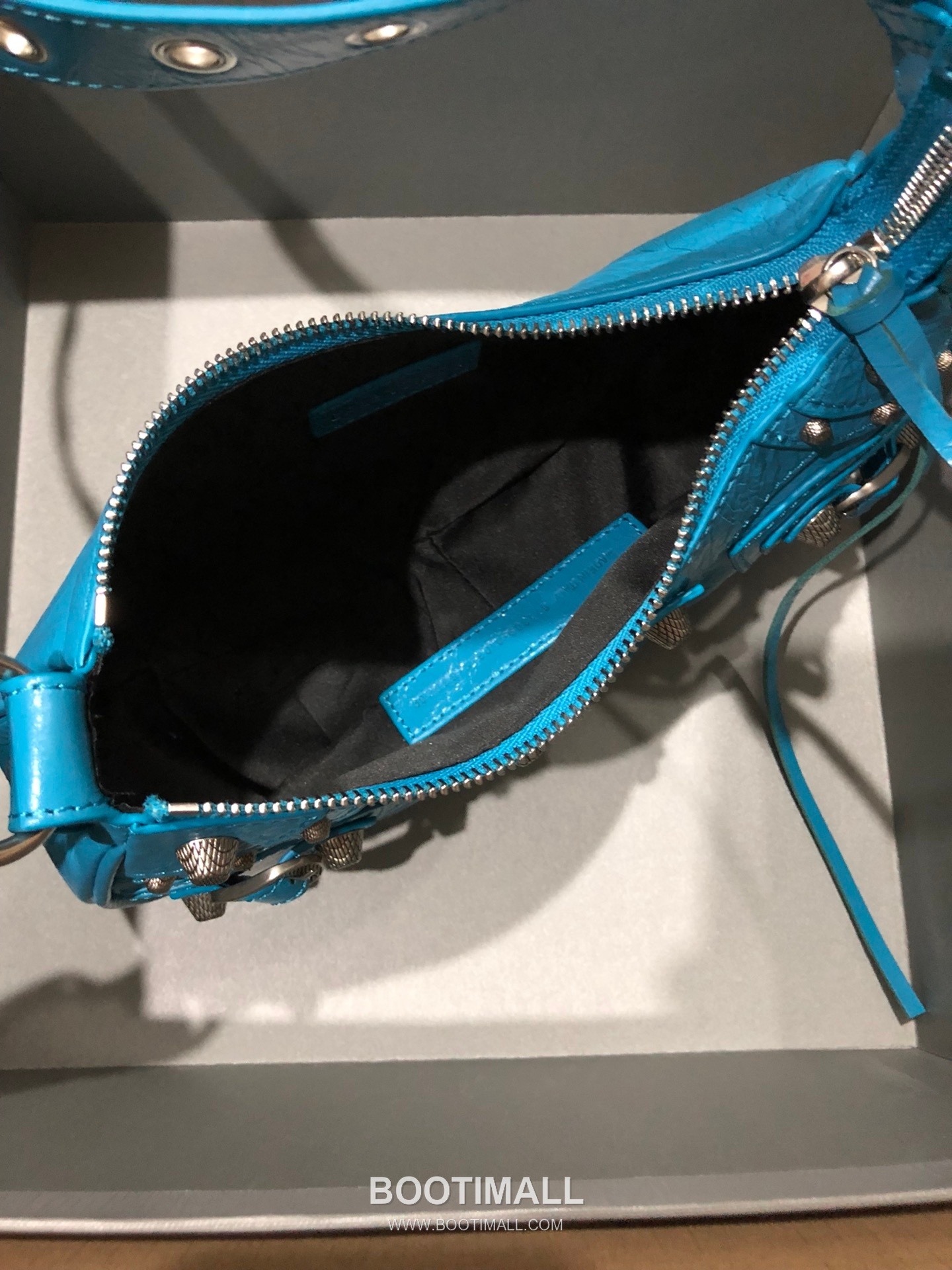 Balenciaga Le Cagole Small Hobo Bag Leather Shoulder & Crossbody Bag 발렌시아가 르 카골 스몰 호보백 레더 숄더 크로스백 26cm 7