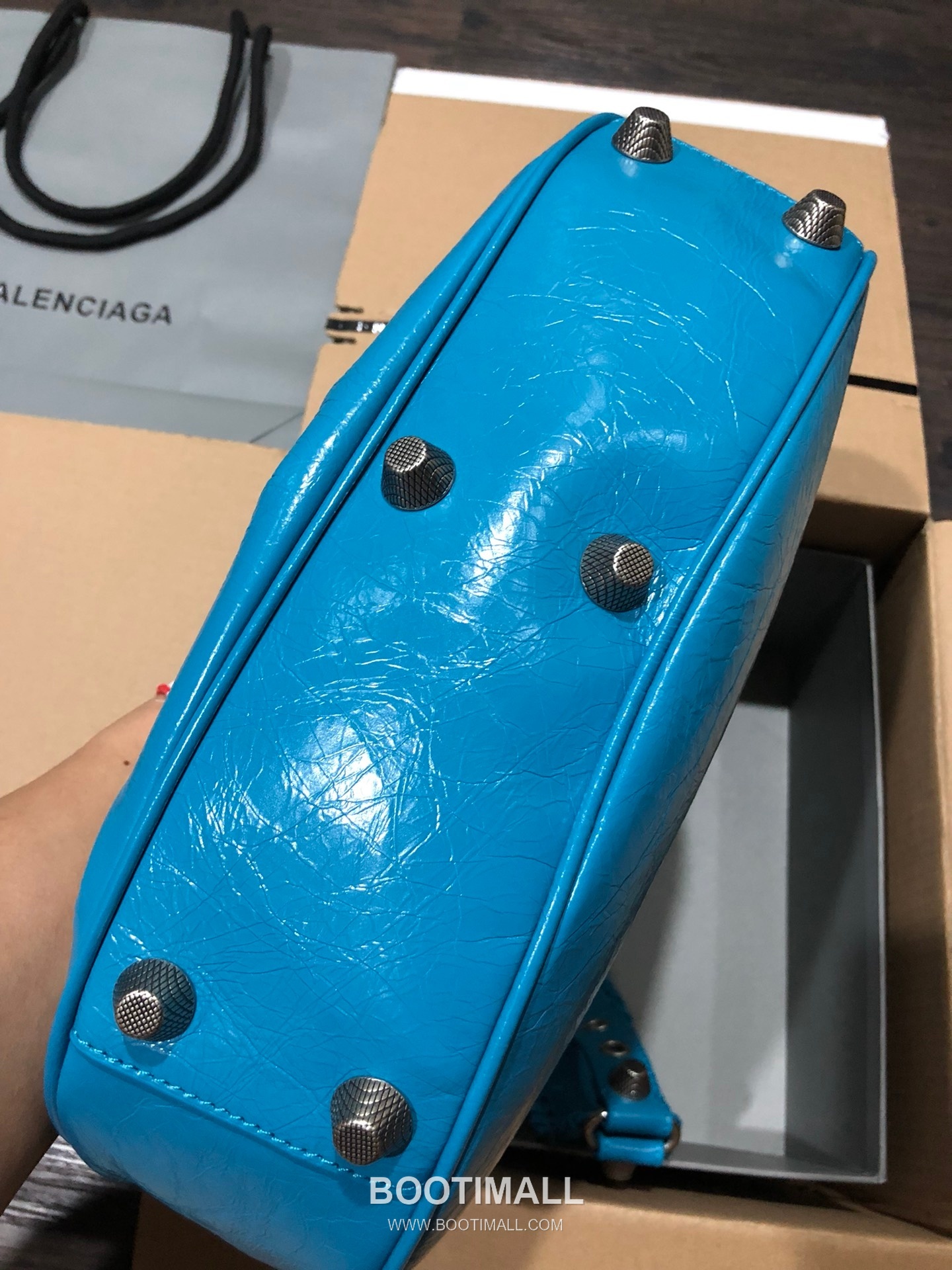 Balenciaga Le Cagole Large Hobo Bag Leather Shoulder & Crossbody Bag 발렌시아가 르 카골 라지 호보백 레더 숄더 크로스백 33cm 4