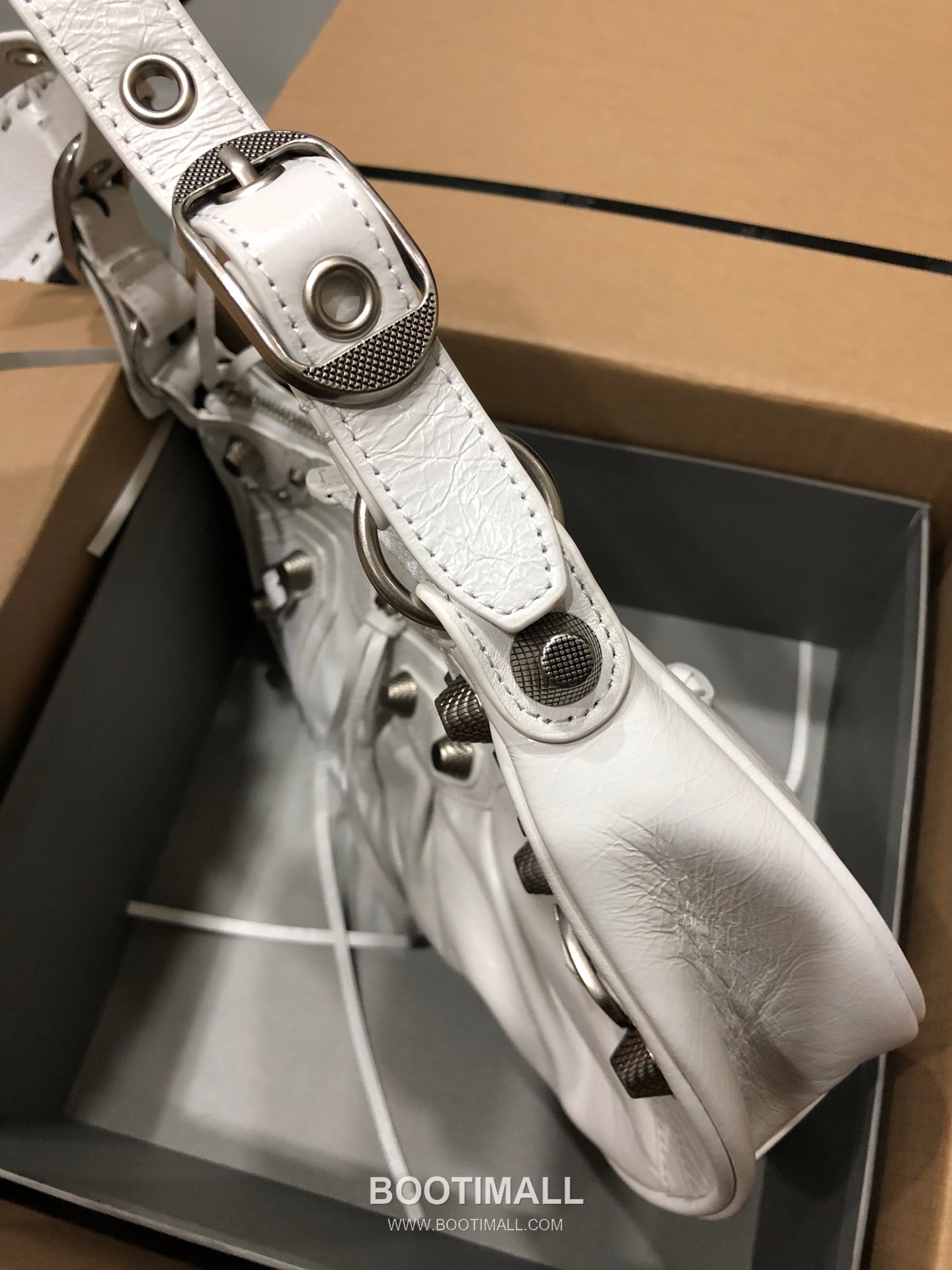 Balenciaga Le Cagole Large Hobo Bag Leather Shoulder & Crossbody Bag 발렌시아가 르 카골 라지 호보백 레더 숄더 크로스백 33cm 3