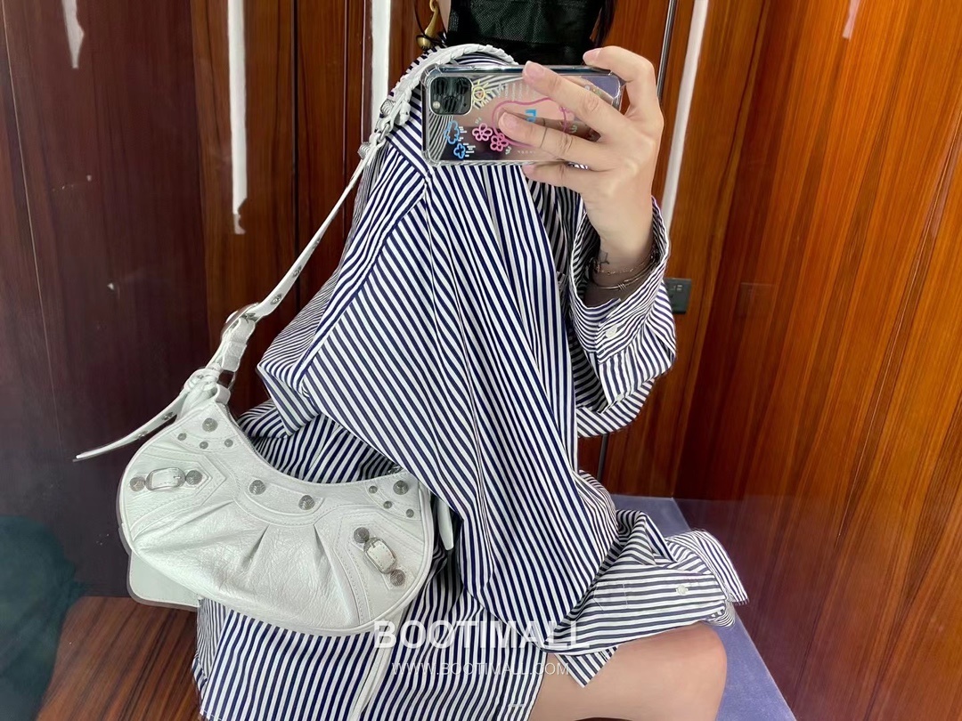 Balenciaga Le Cagole Small Hobo Bag Leather Shoulder & Crossbody Bag 발렌시아가 르 카골 스몰 호보백 레더 숄더 크로스백 26cm 3