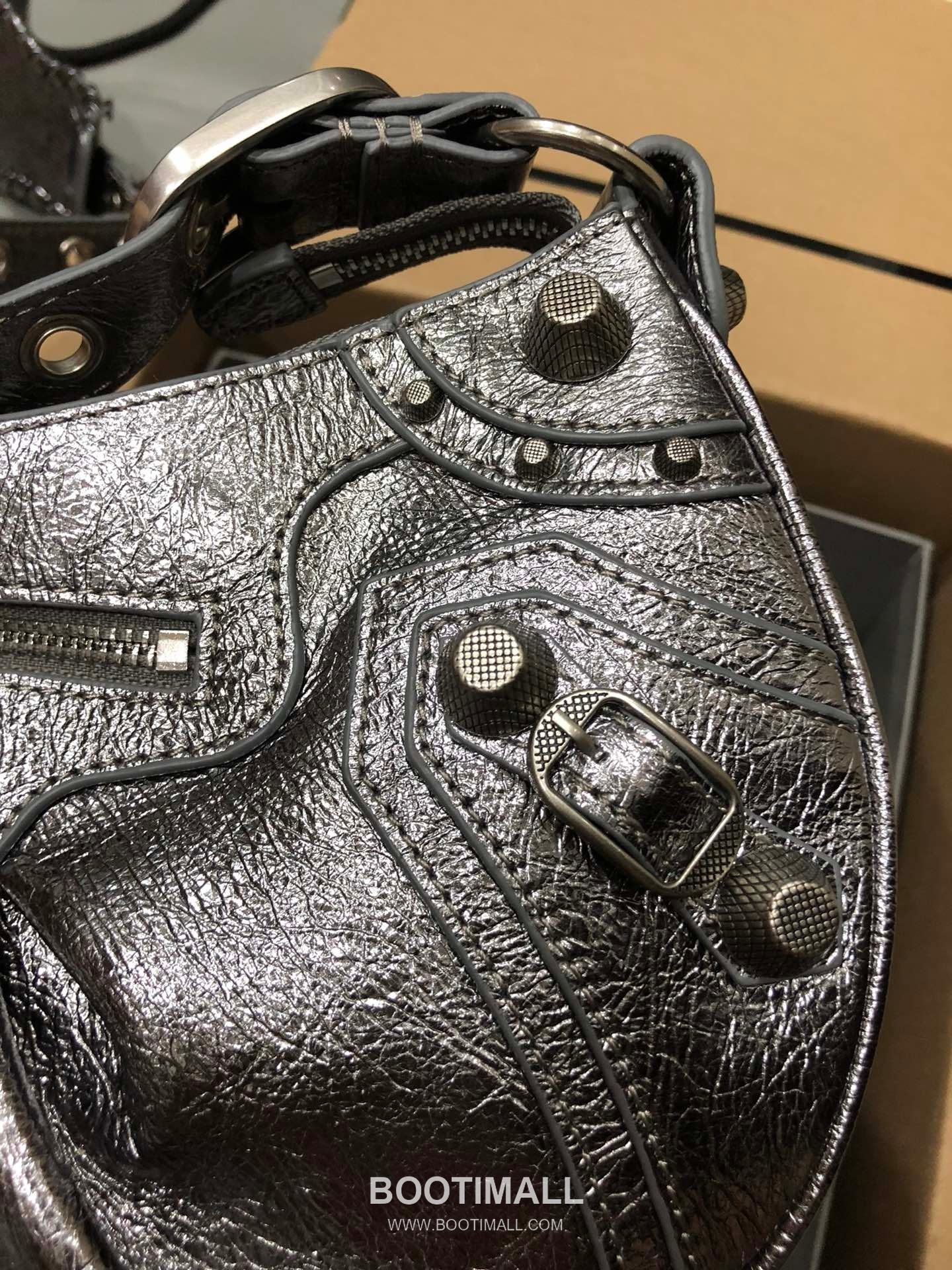 Balenciaga Le Cagole Large Hobo Bag Leather Shoulder & Crossbody Bag 발렌시아가 르 카골 라지 호보백 레더 숄더 크로스백 33cm 2