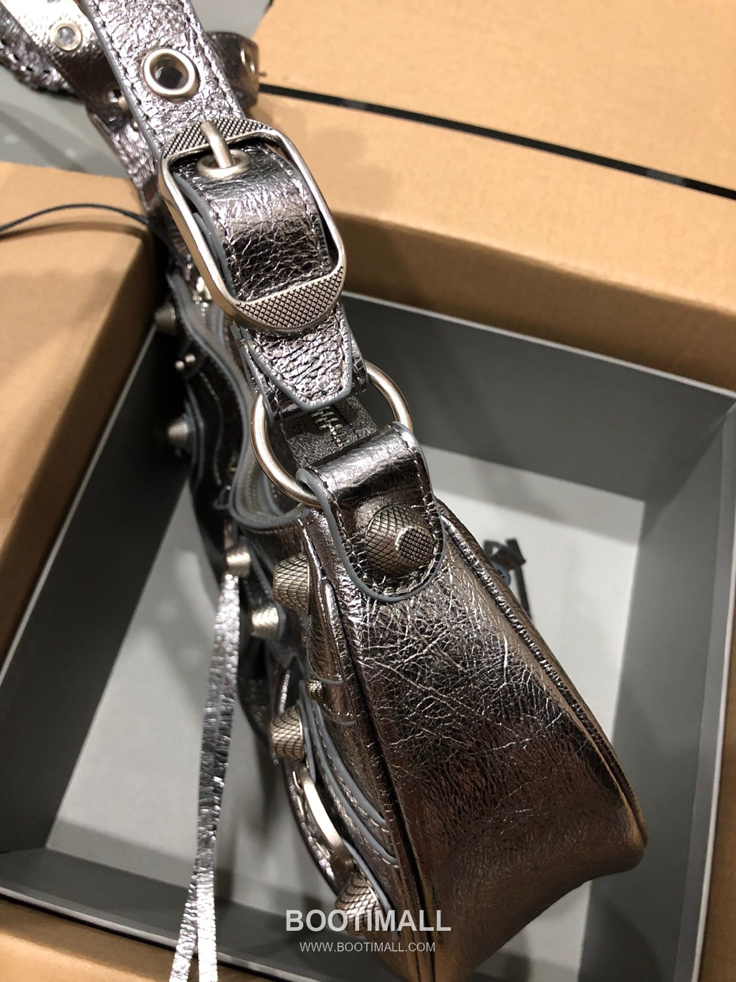 Balenciaga Le Cagole Large Hobo Bag Leather Shoulder & Crossbody Bag 발렌시아가 르 카골 라지 호보백 레더 숄더 크로스백 33cm 3