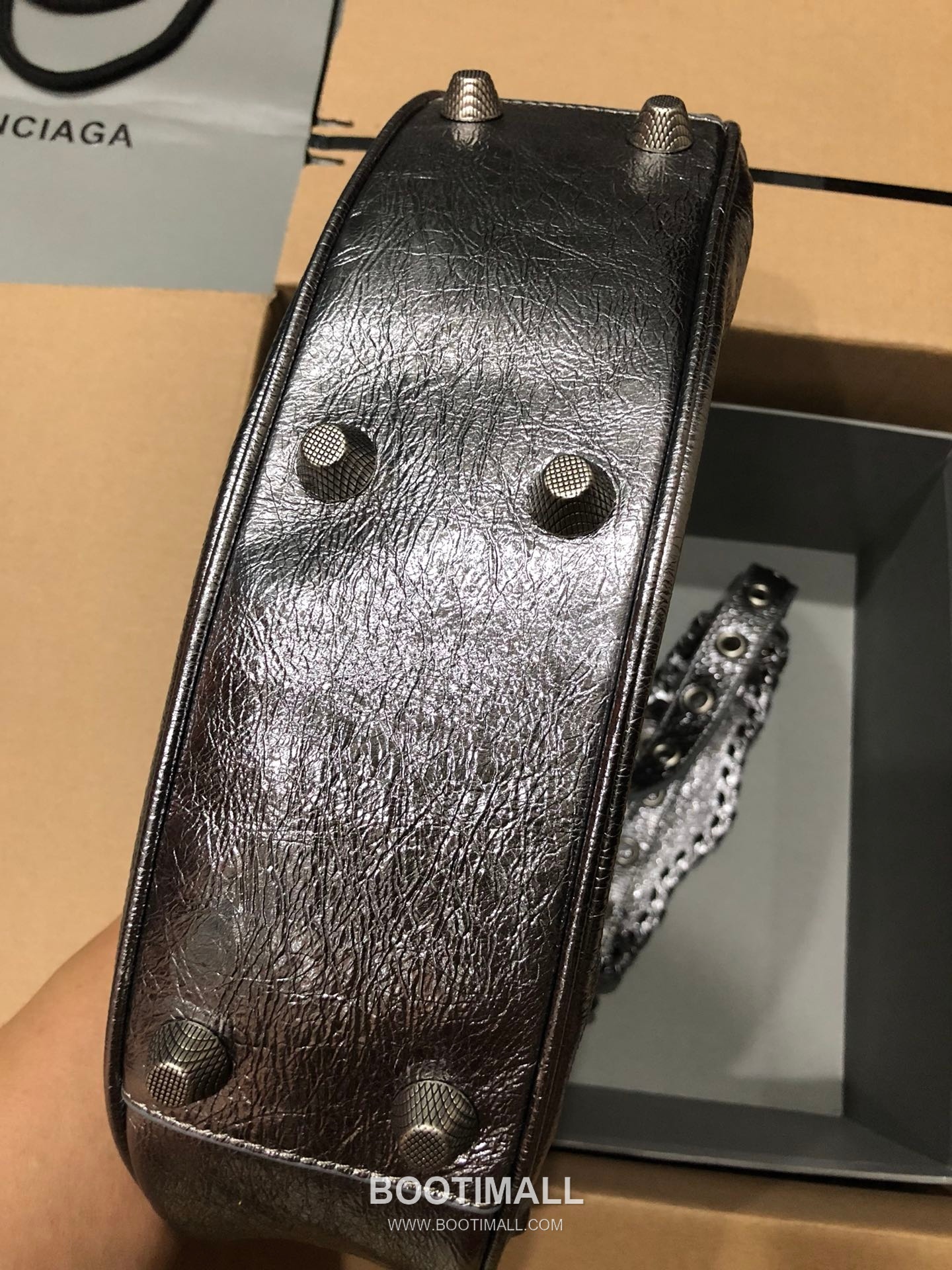 Balenciaga Le Cagole Large Hobo Bag Leather Shoulder & Crossbody Bag 발렌시아가 르 카골 라지 호보백 레더 숄더 크로스백 33cm 4