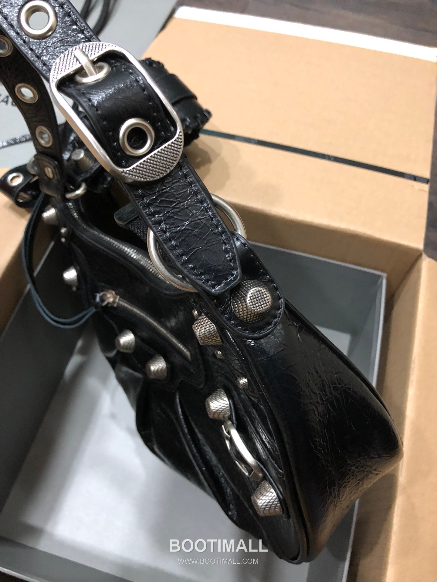 Balenciaga Le Cagole Large Hobo Bag Leather Shoulder & Crossbody Bag 발렌시아가 르 카골 라지 호보백 레더 숄더 크로스백 33cm 3