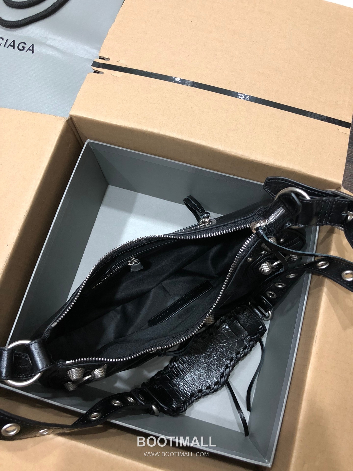 Balenciaga Le Cagole Large Hobo Bag Leather Shoulder & Crossbody Bag 발렌시아가 르 카골 라지 호보백 레더 숄더 크로스백 33cm 6