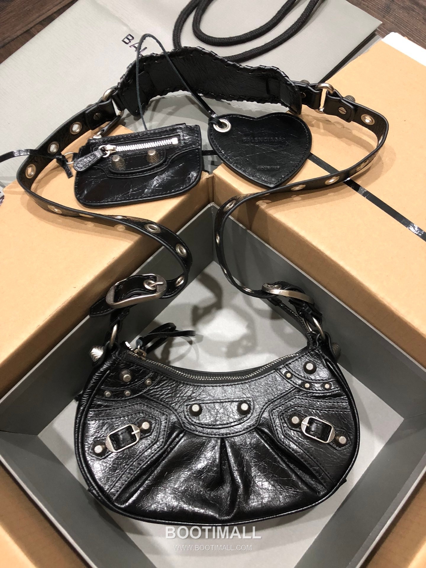 Balenciaga Le Cagole Small Hobo Bag Leather Shoulder & Crossbody Bag 발렌시아가 르 카골 스몰 호보백 레더 숄더 크로스백 26cm 1