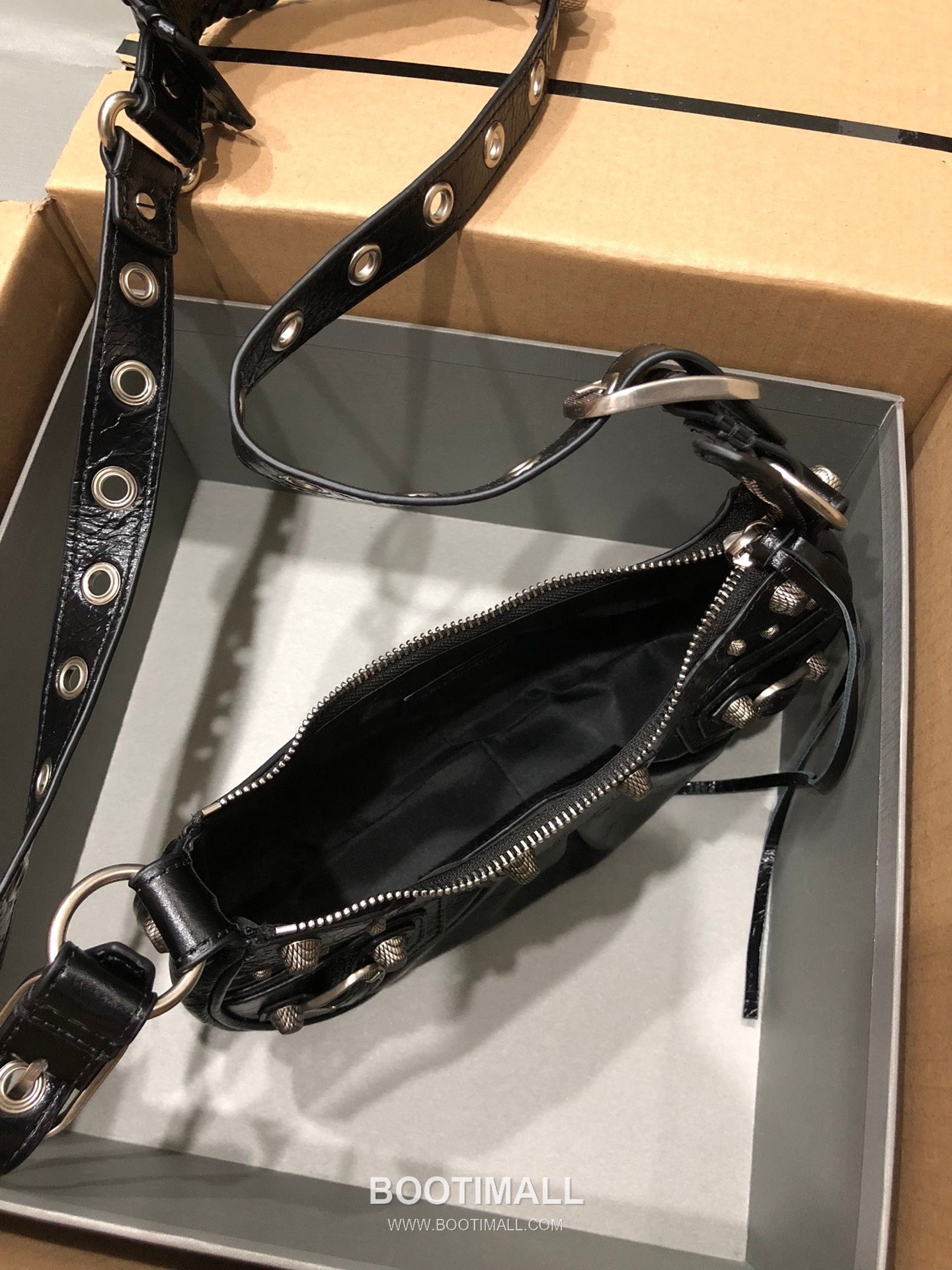 Balenciaga Le Cagole Small Hobo Bag Leather Shoulder & Crossbody Bag 발렌시아가 르 카골 스몰 호보백 레더 숄더 크로스백 26cm 6