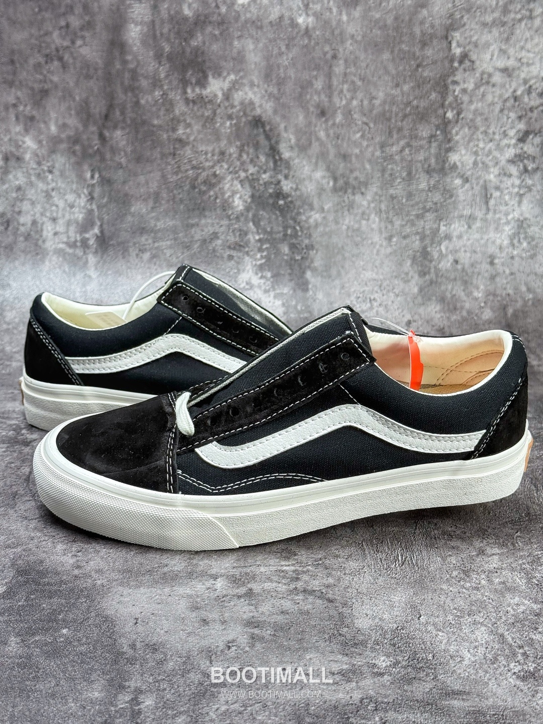 Vans Old Skool VR3 Canvas Low Sneakers 반스 올드스쿨 VR3 캔버스 로우 스니커즈

--- 1