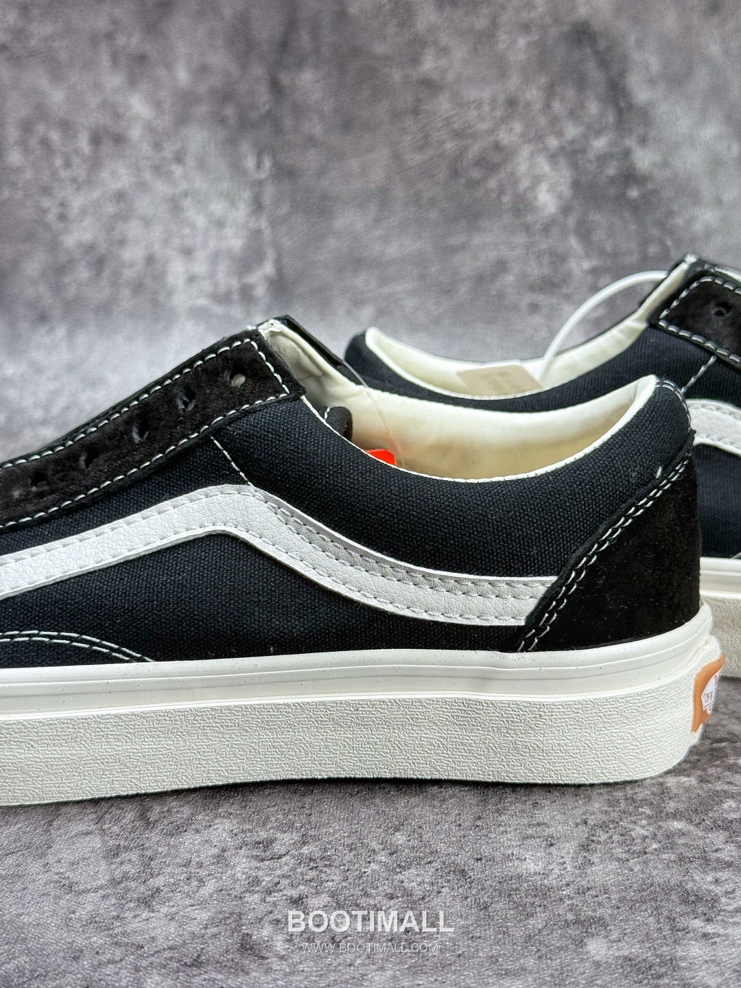 Vans Old Skool VR3 Canvas Low Sneakers 반스 올드스쿨 VR3 캔버스 로우 스니커즈

--- 9
