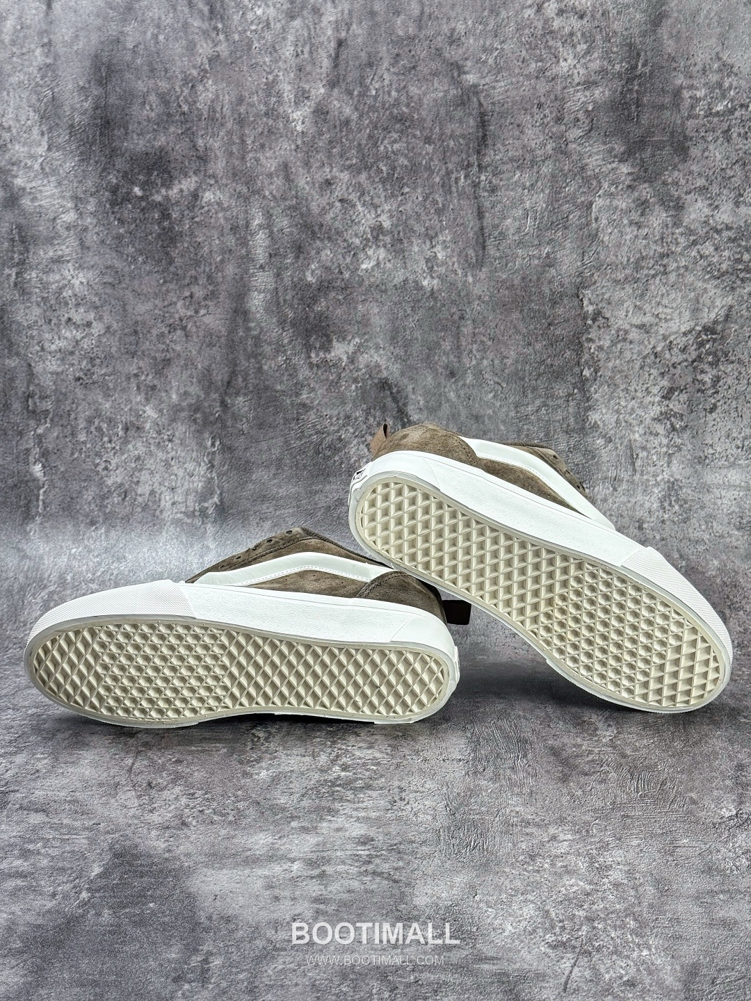Vans Knu Skool Suede Low Sneakers 반스 뉴스쿨 스웨이드 로우 스니커즈

--- 7