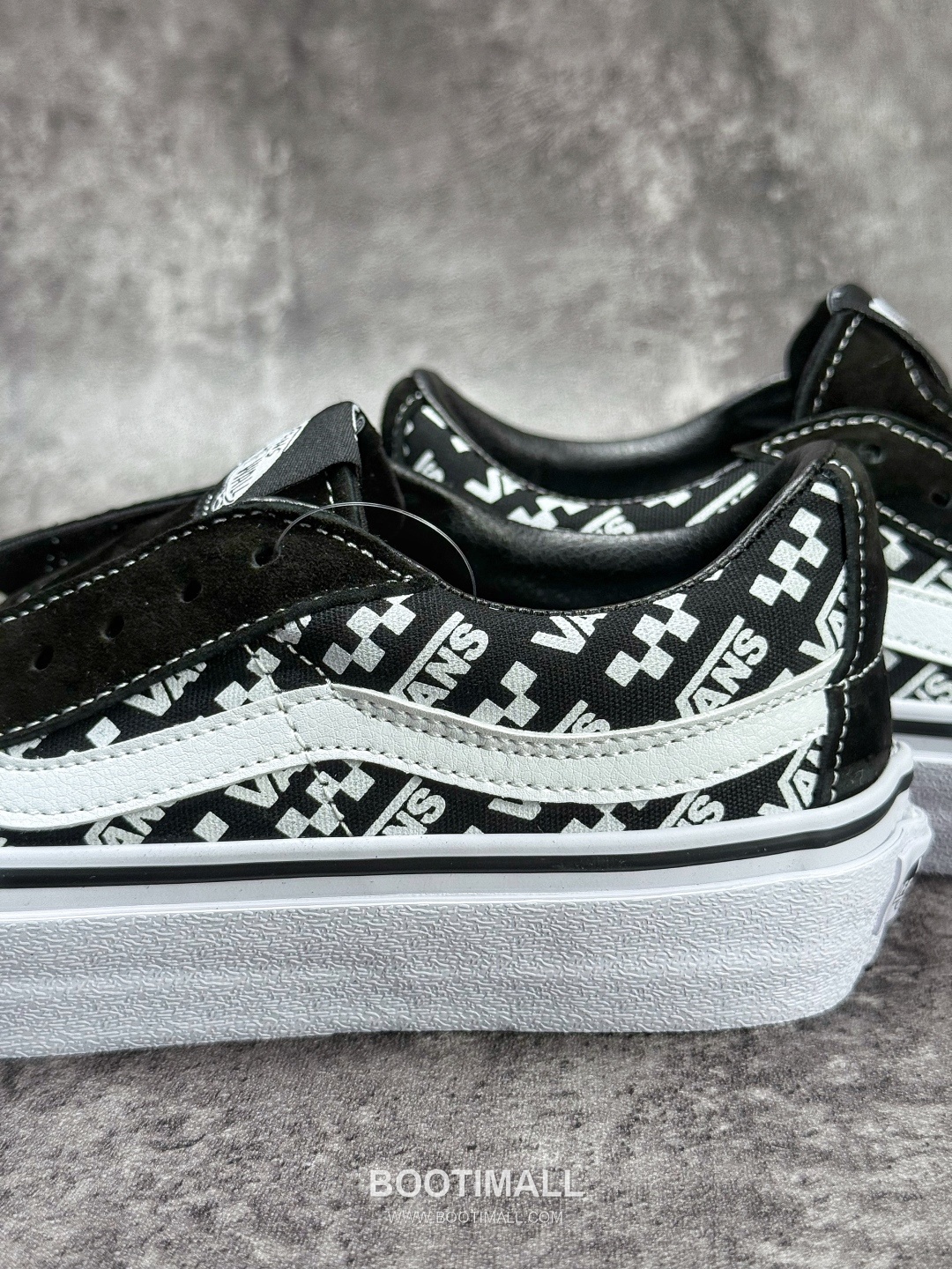 Vans Sk8-Low Canvas Low Sneakers 반스 스케이트-로우 캔버스 로우 스니커즈

--- 9