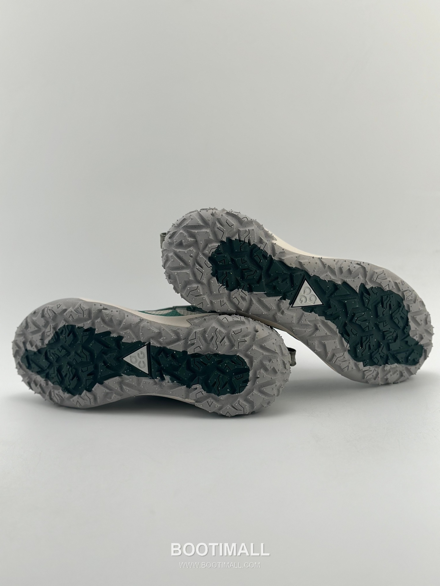 Nike ACG Mountain Fly 2 Low Mesh Trail Sneakers 나이키 ACG 마운틴 플라이 2 로우 메쉬 트레일 스니커즈

--- 6