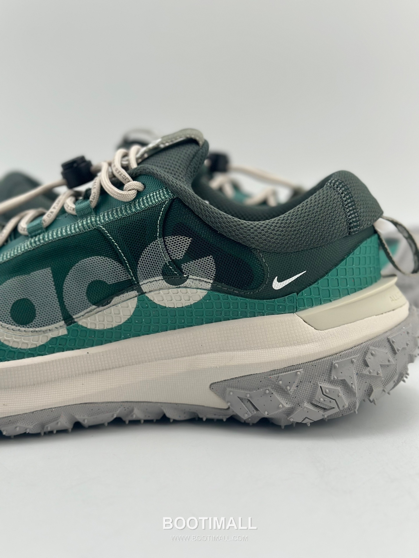 Nike ACG Mountain Fly 2 Low Mesh Trail Sneakers 나이키 ACG 마운틴 플라이 2 로우 메쉬 트레일 스니커즈

--- 9